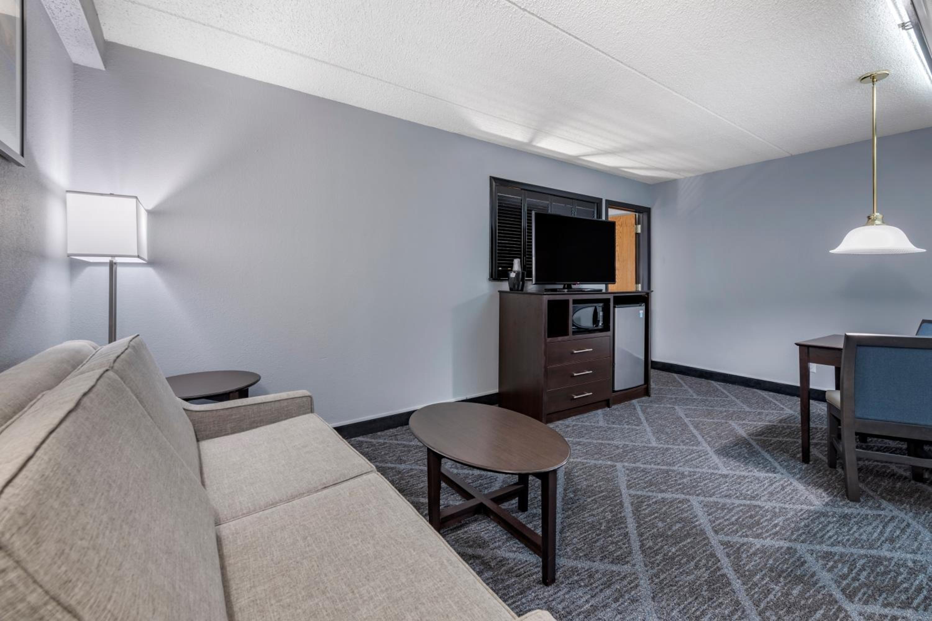 King Suite with Sofa Bed - Non-Smoking photo 2