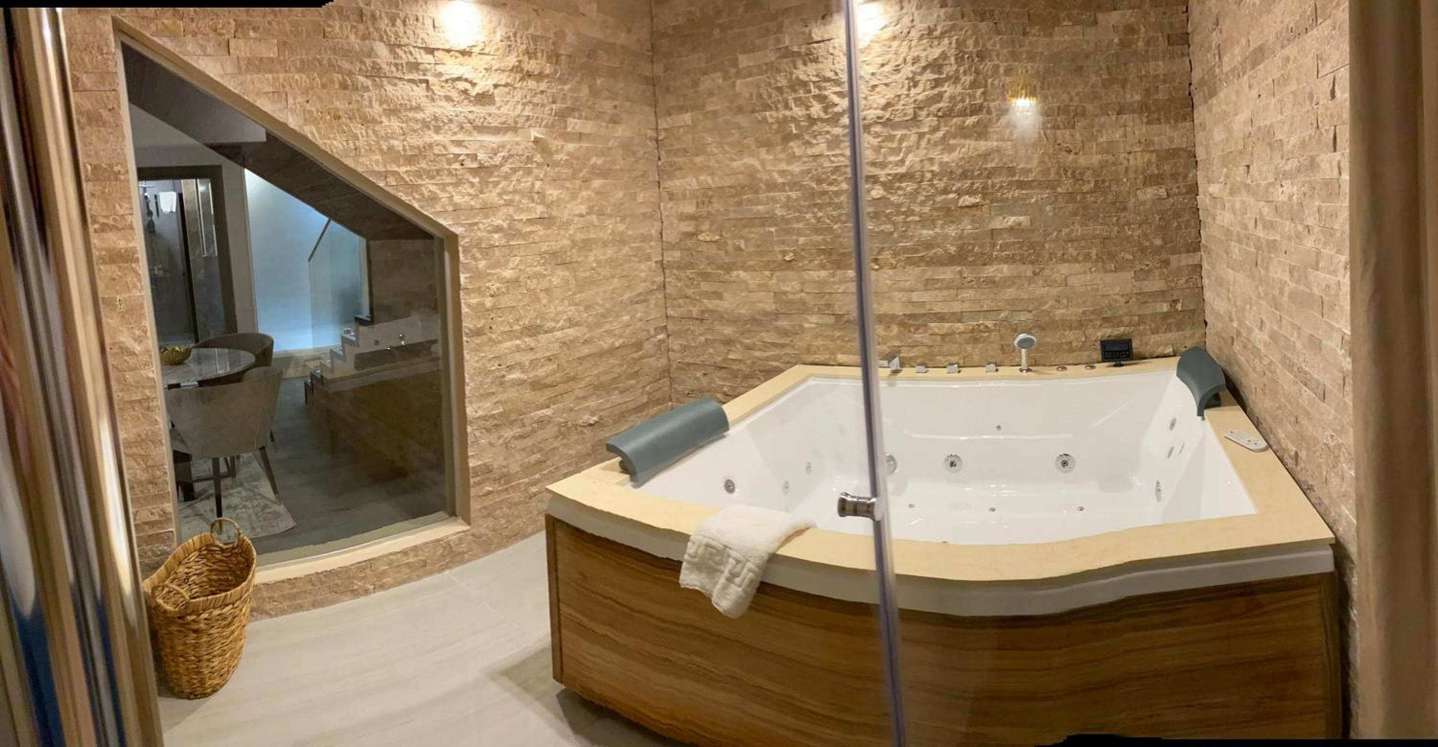 Penthouse Apartment with Mountain View, Hot tube & Fireplace - Photo 8