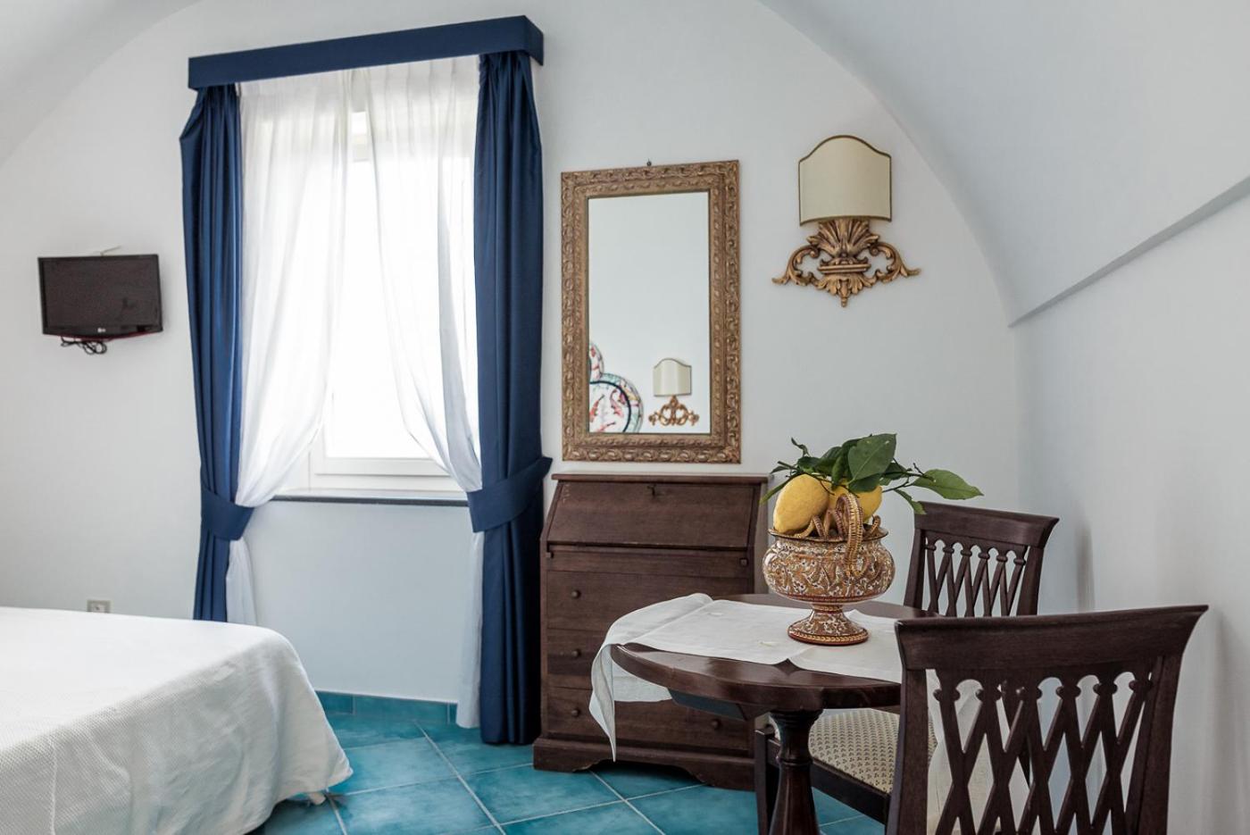 One-Bedroom Apartment with Sea View photo 3