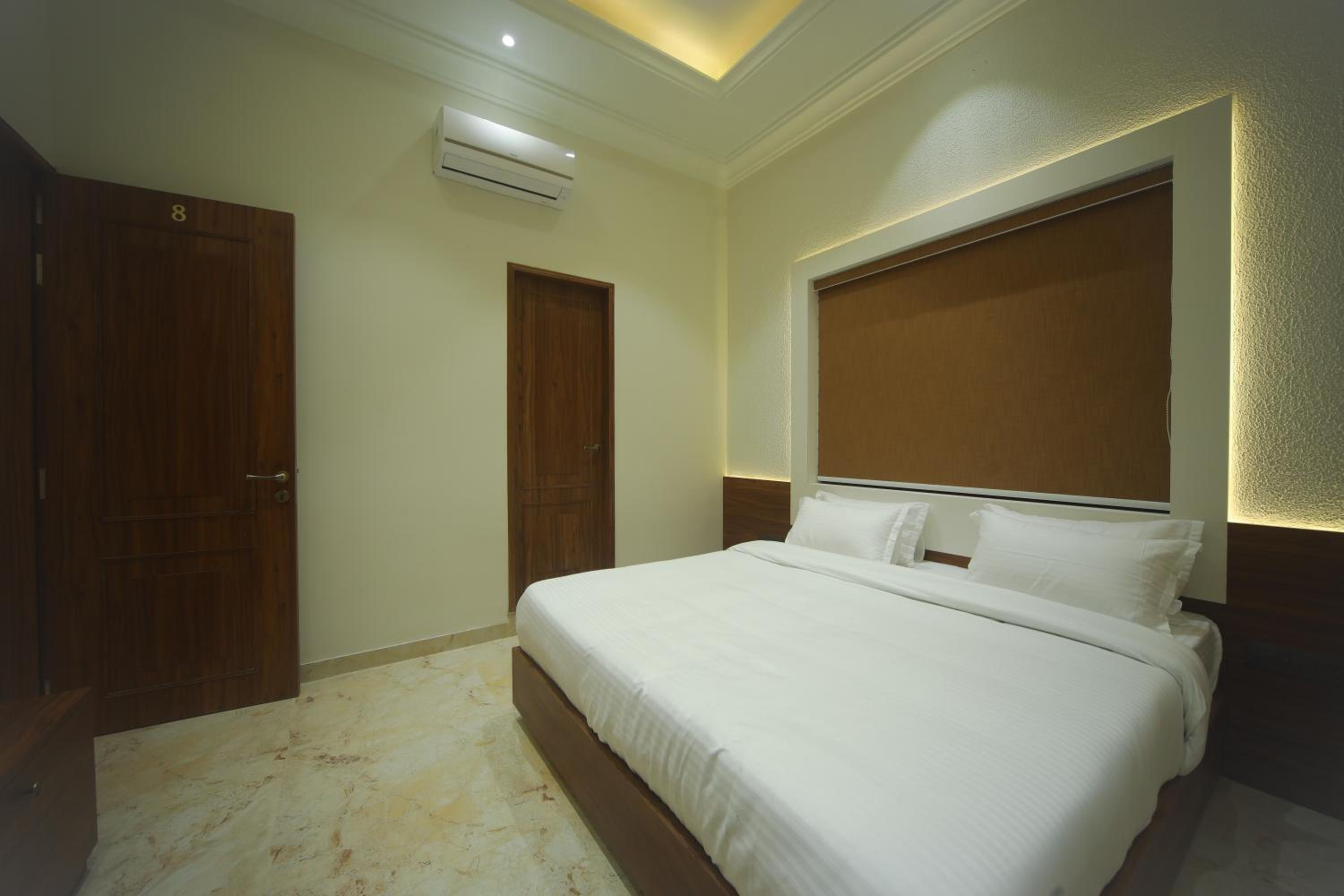 Deluxe Room - Photo 4