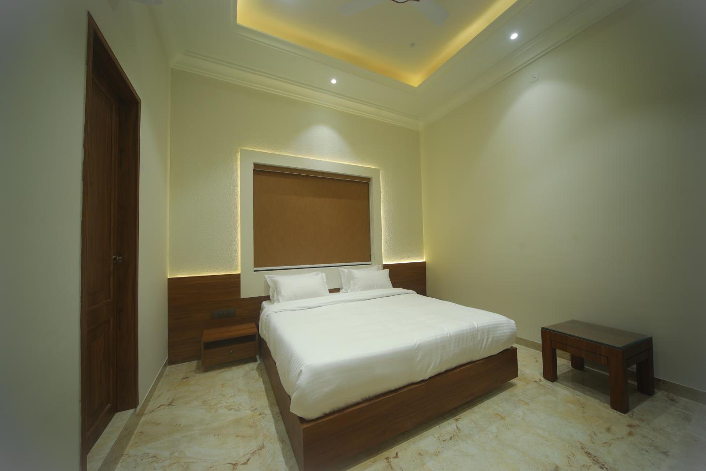 Deluxe Room - Photo 5