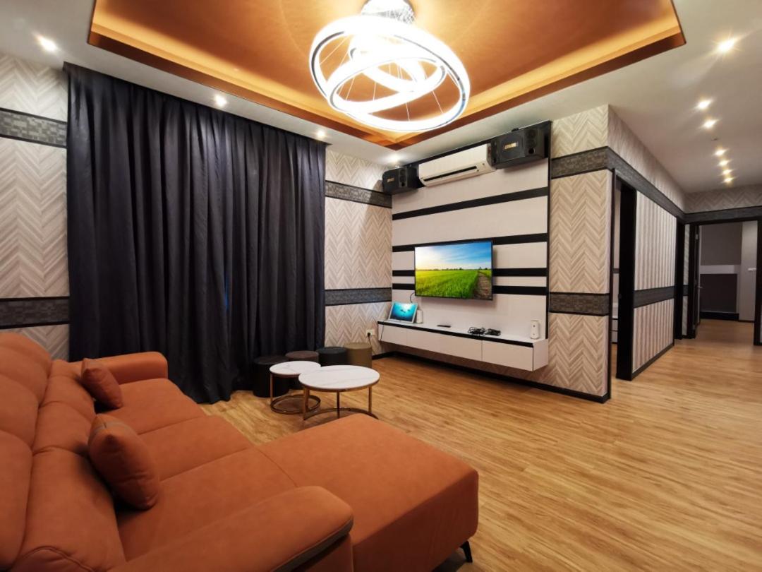 Executive Family Suite (with Private Balcony) - Photo 7