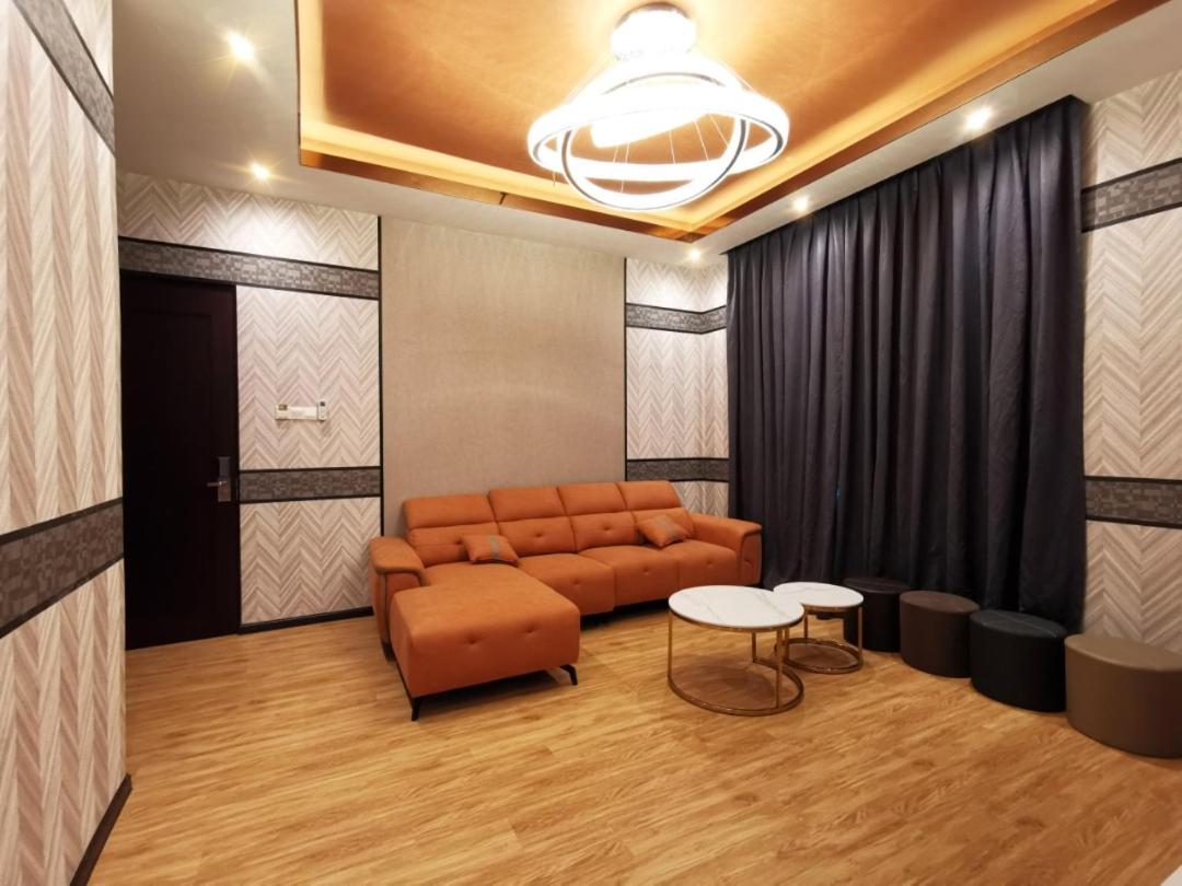 Executive Family Suite (with Private Balcony) - Photo 4