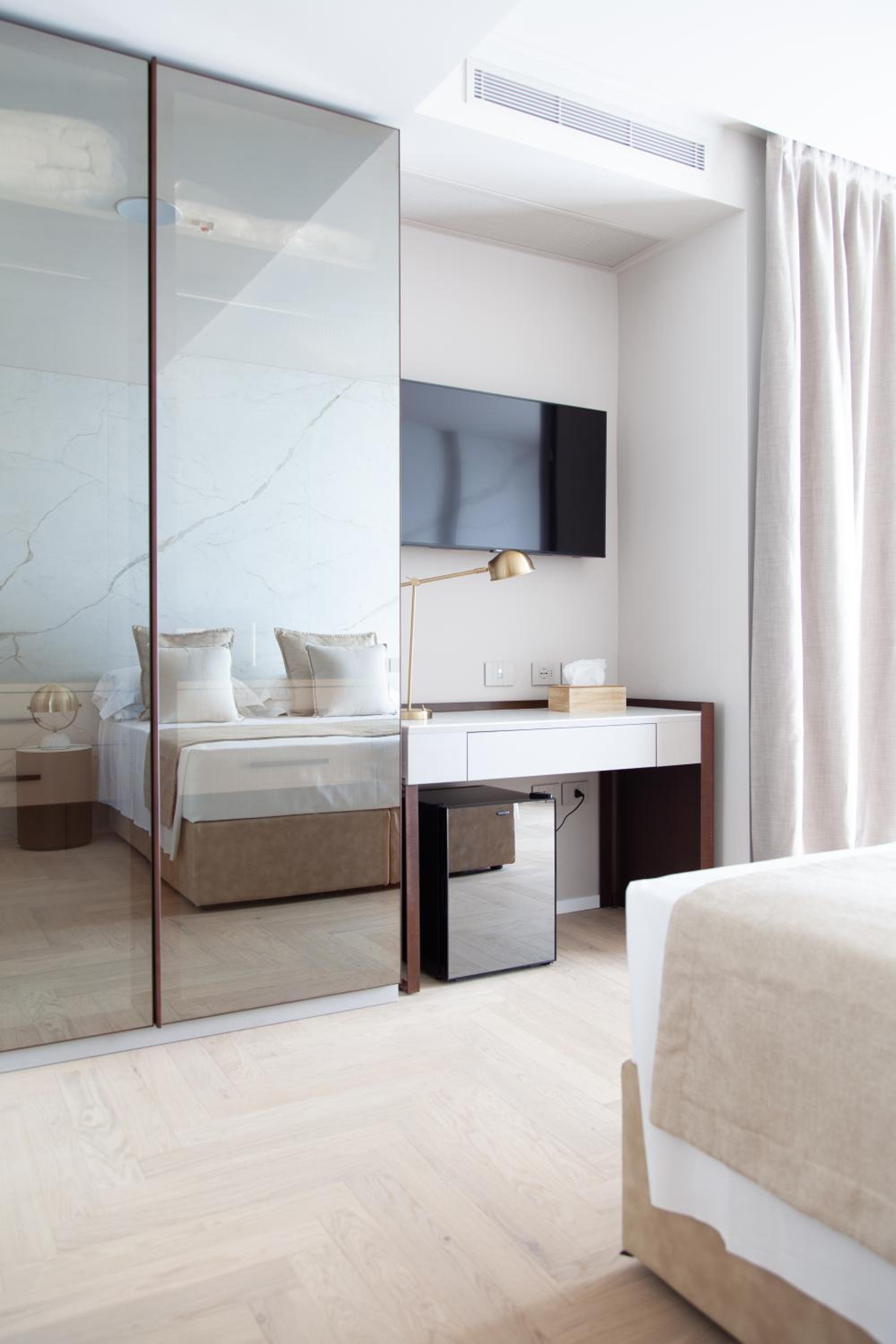 Junior Suite with Sea View - Photo 6