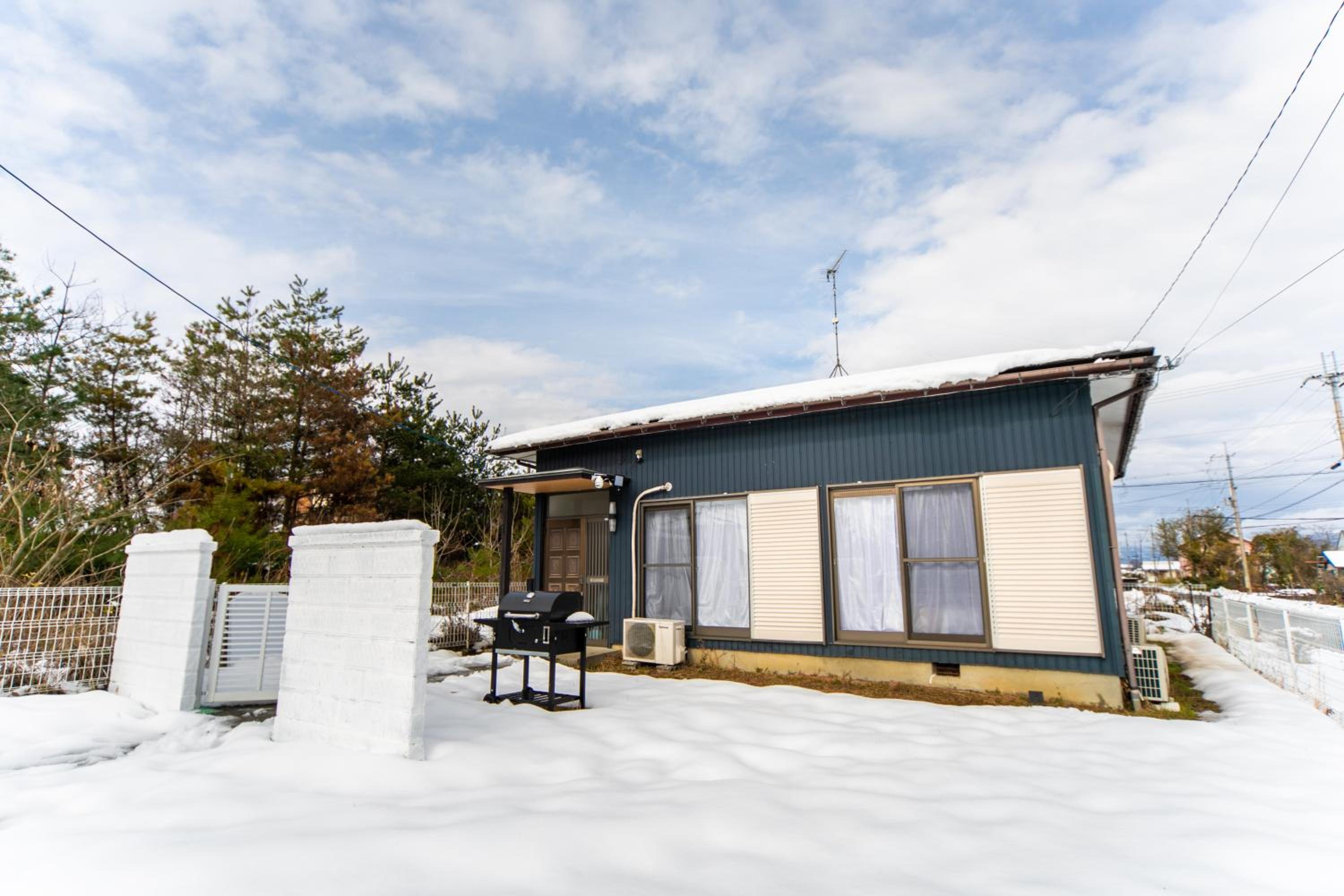 Two-Bedroom House - Photo 2