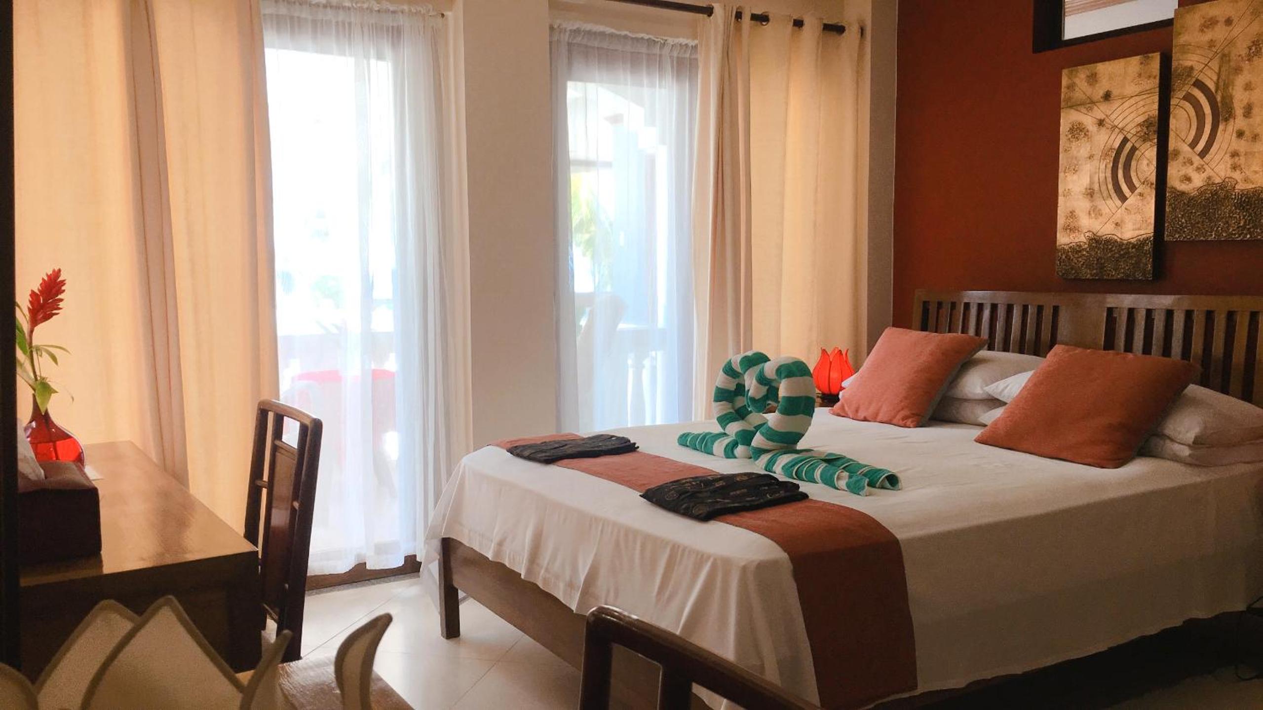Double Room with Balcony and Sea View photo 3