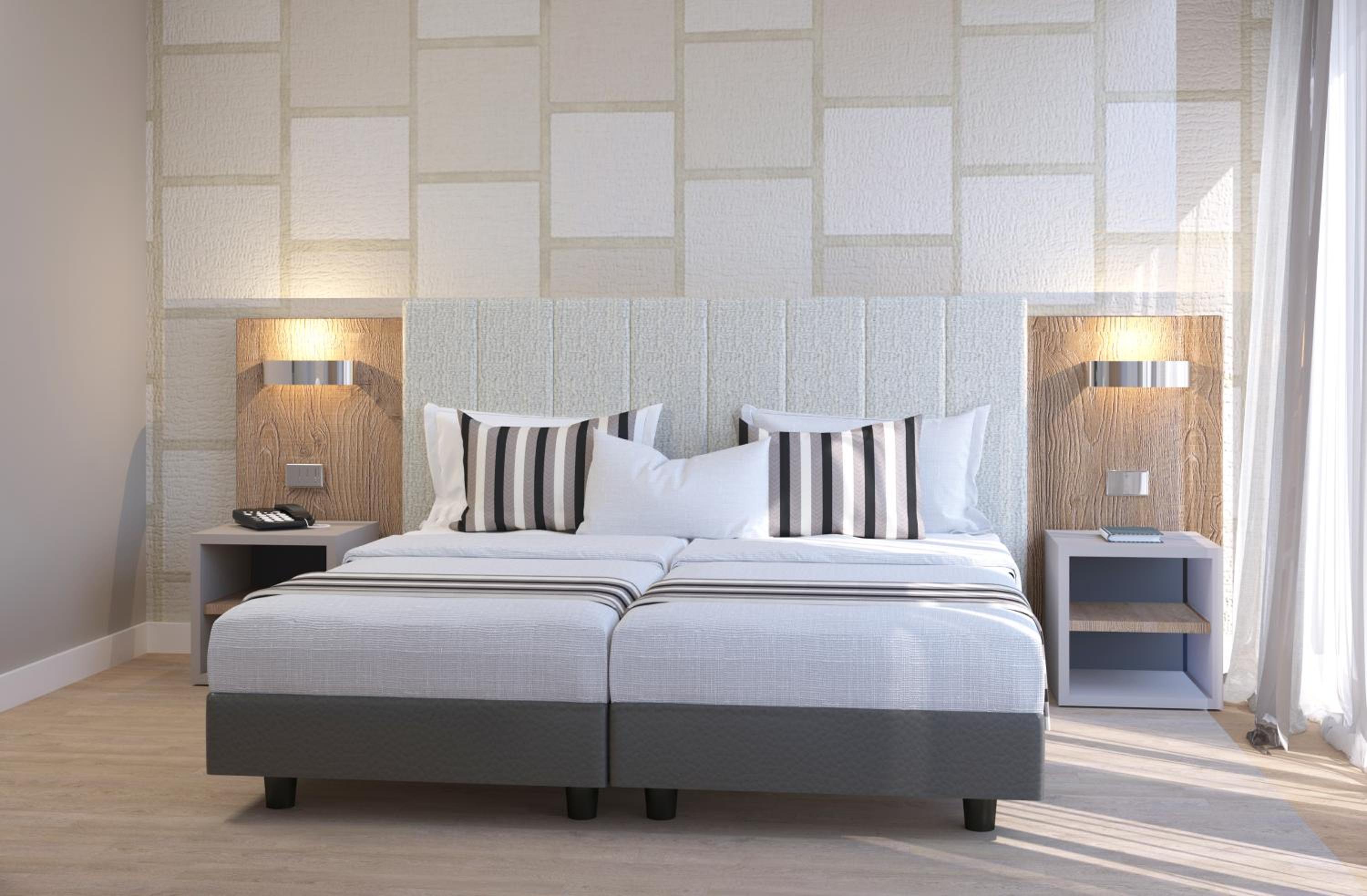 Double or Twin Room with Partial Lake View and Balcony - Photo 1