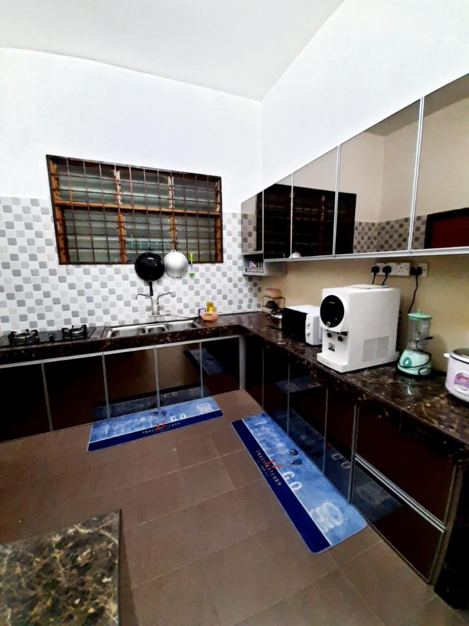 Three-Bedroom House photo 2