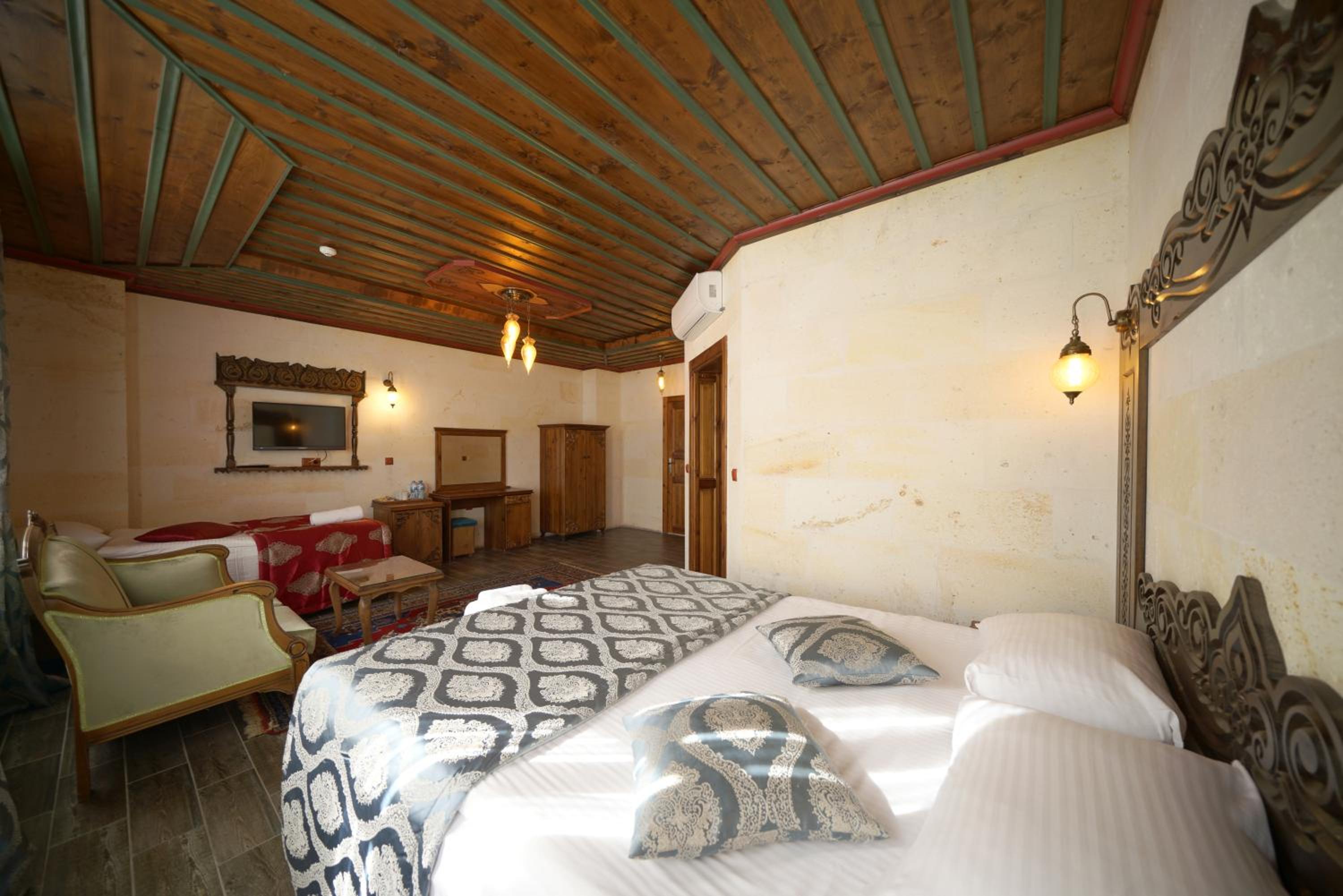 Large Twin Room photo 2