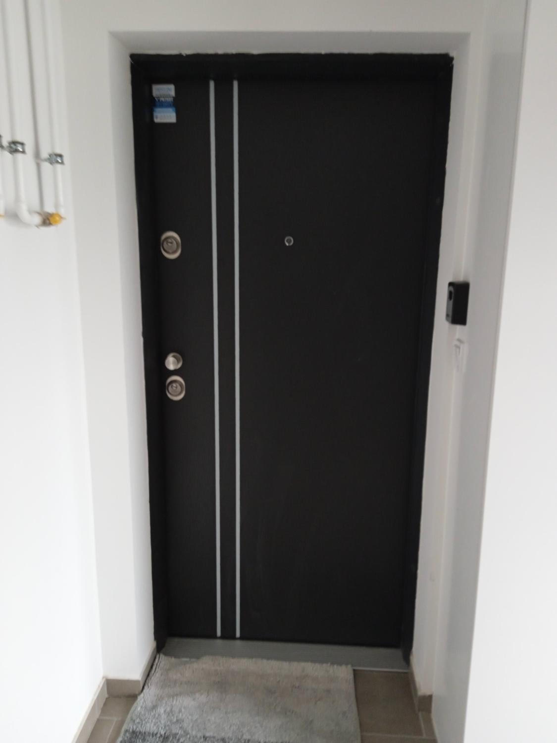 One-Bedroom Apartment - Photo 2