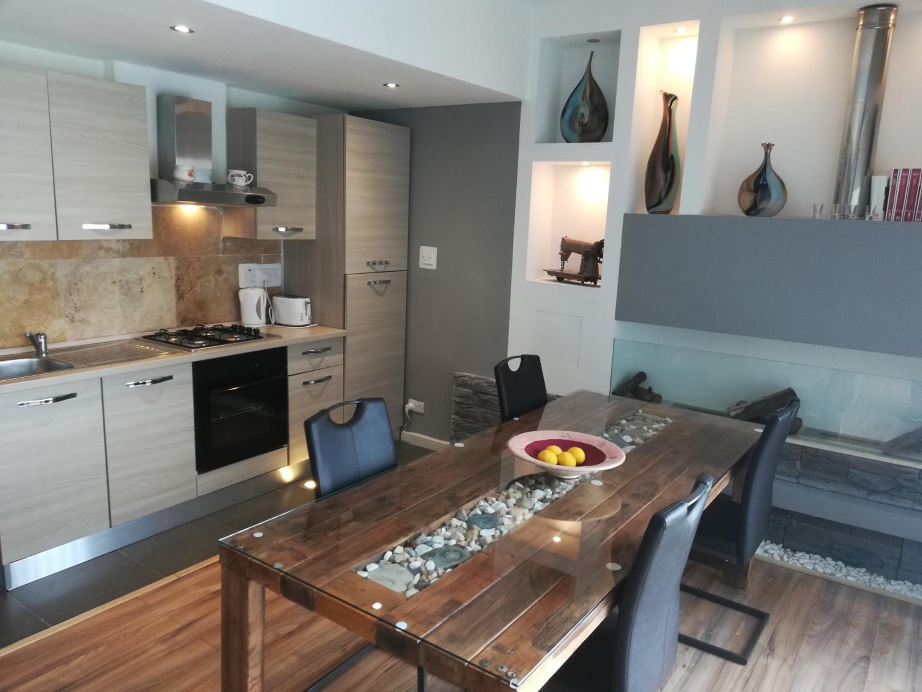 One-Bedroom Apartment - Photo 3
