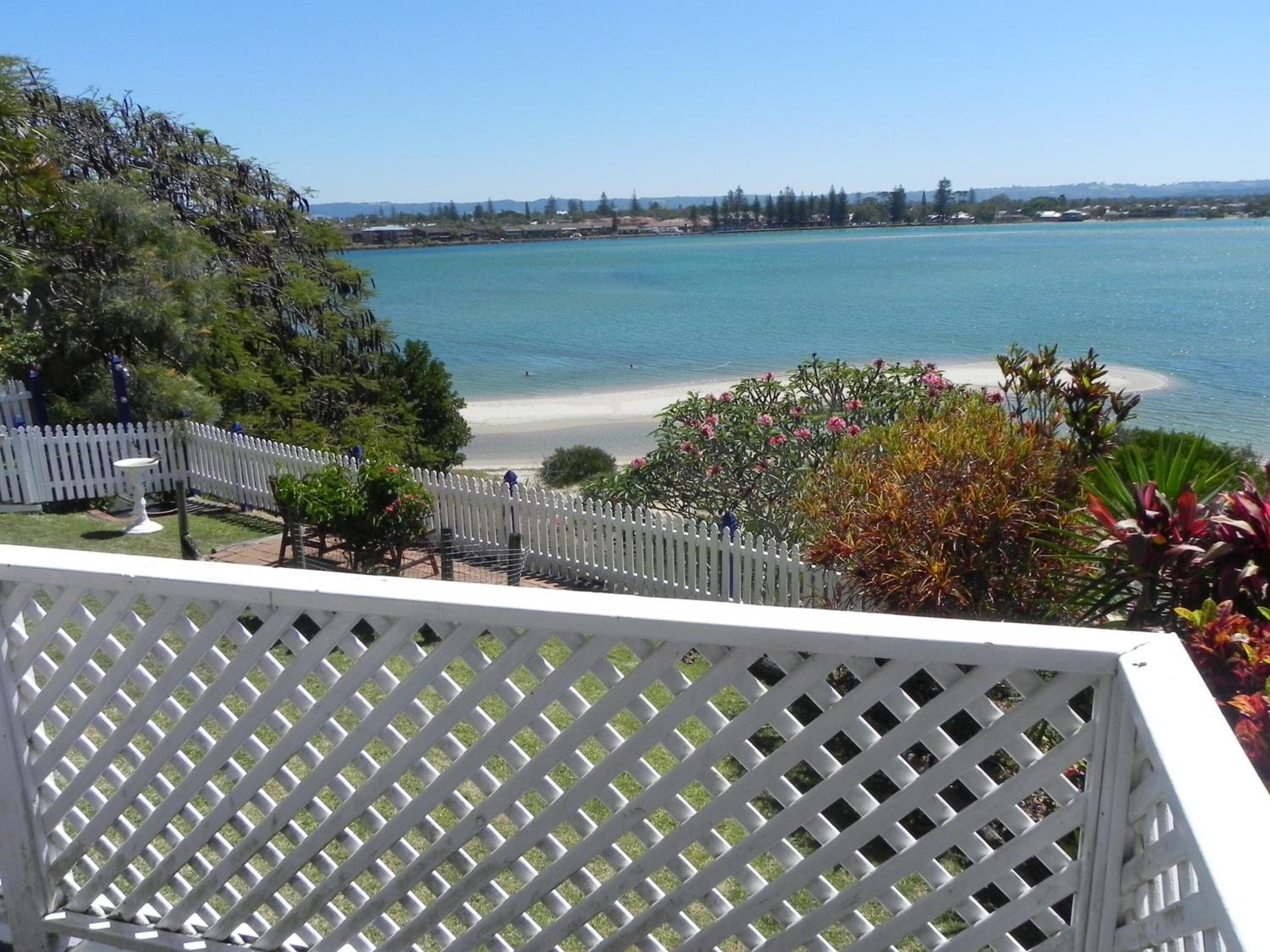 Two-Bedroom Apartment With River View And Balcony photo 3