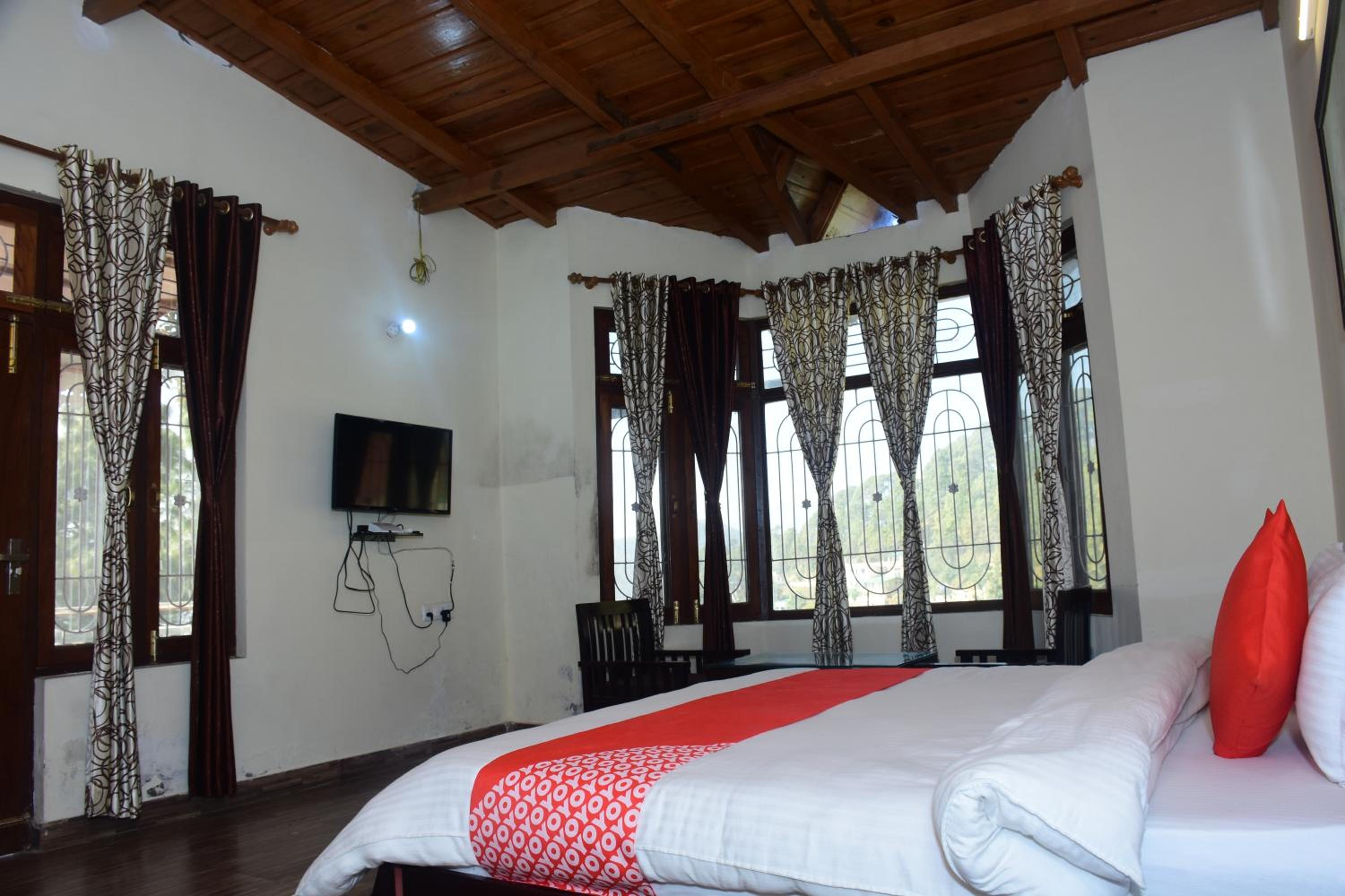 Deluxe Room (2 Adults + 1 Child) photo 2