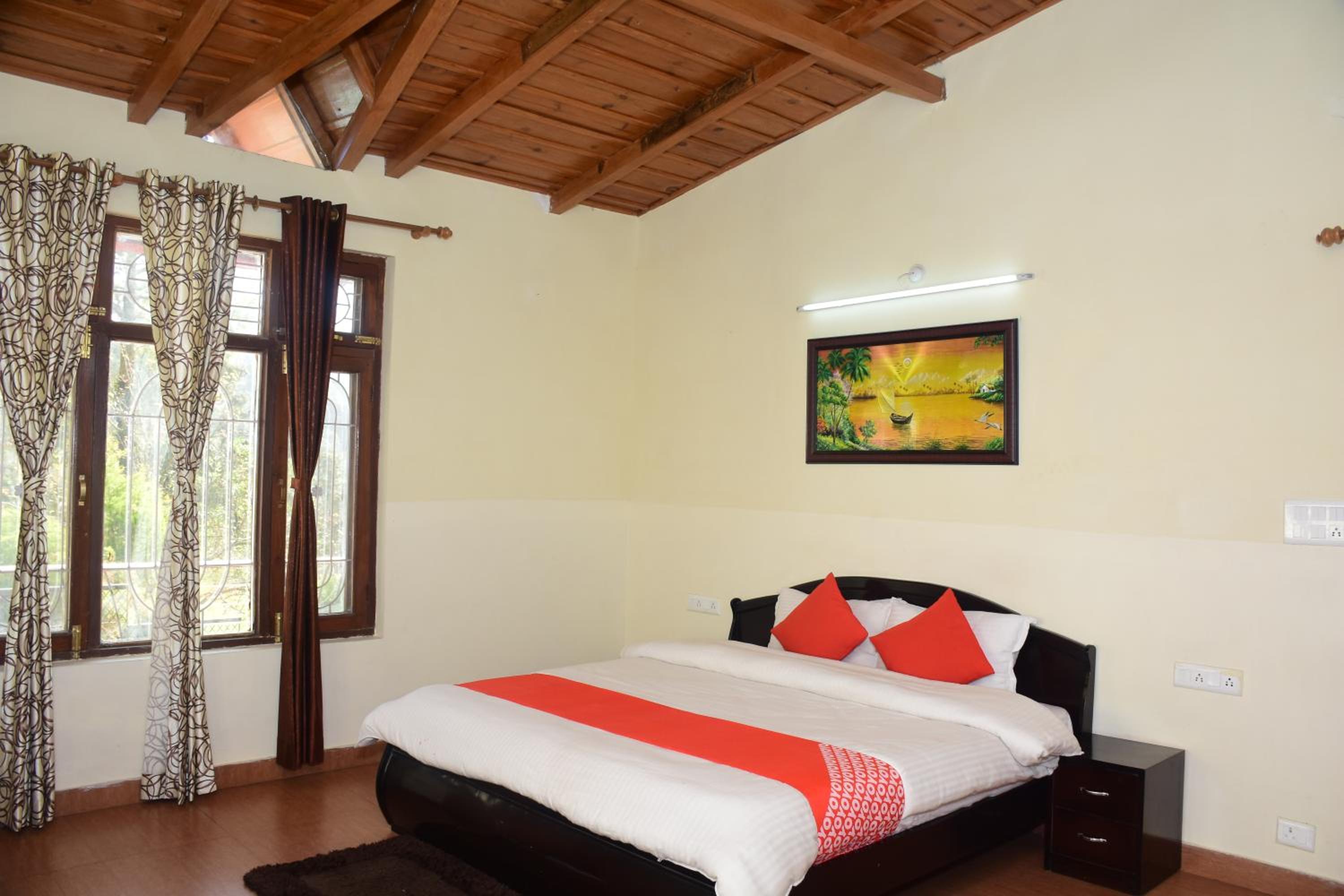 Deluxe Room (2 Adults + 1 Child) photo 1