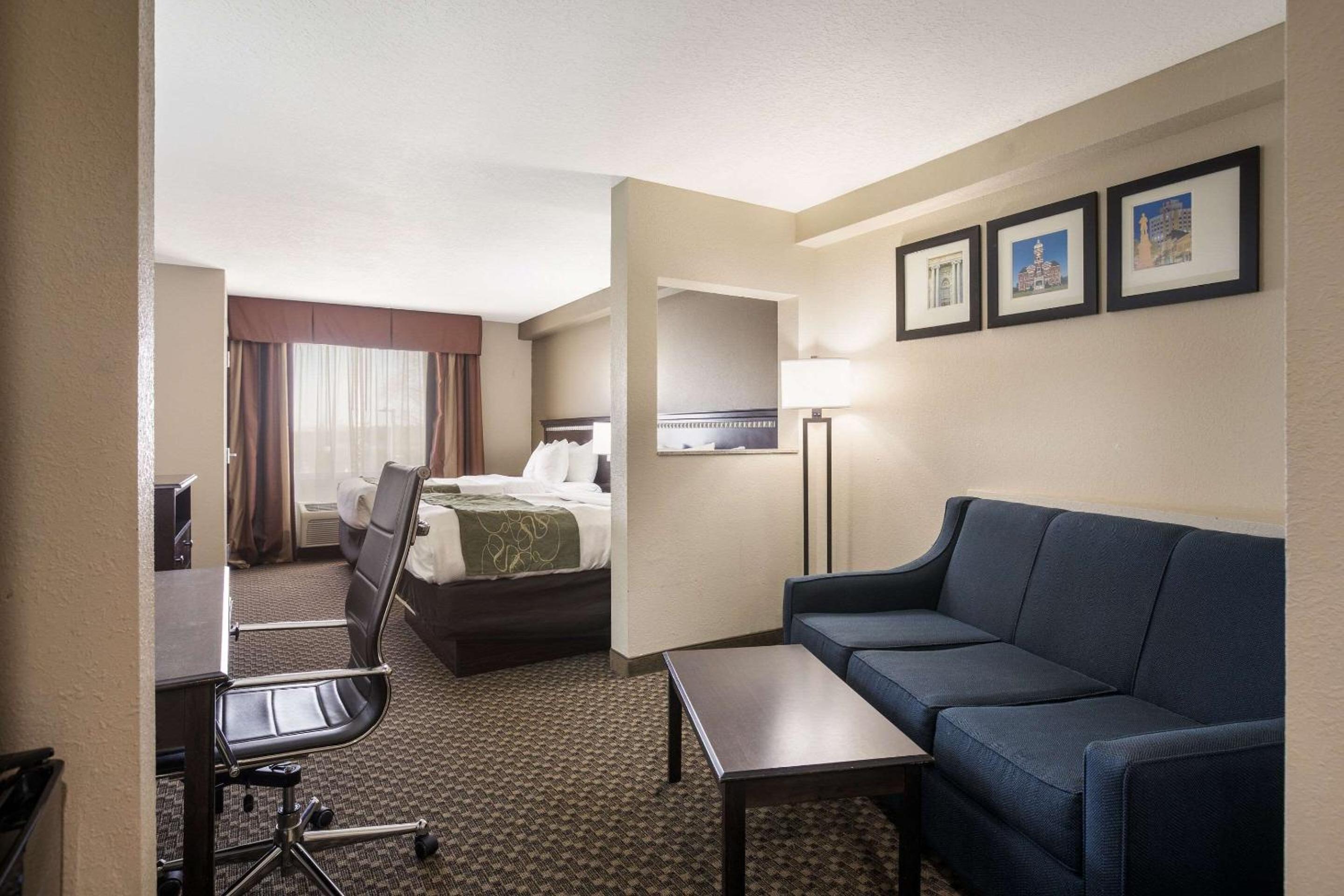 Queen Suite with Two Queen Beds - Non-Smoking - Photo 1