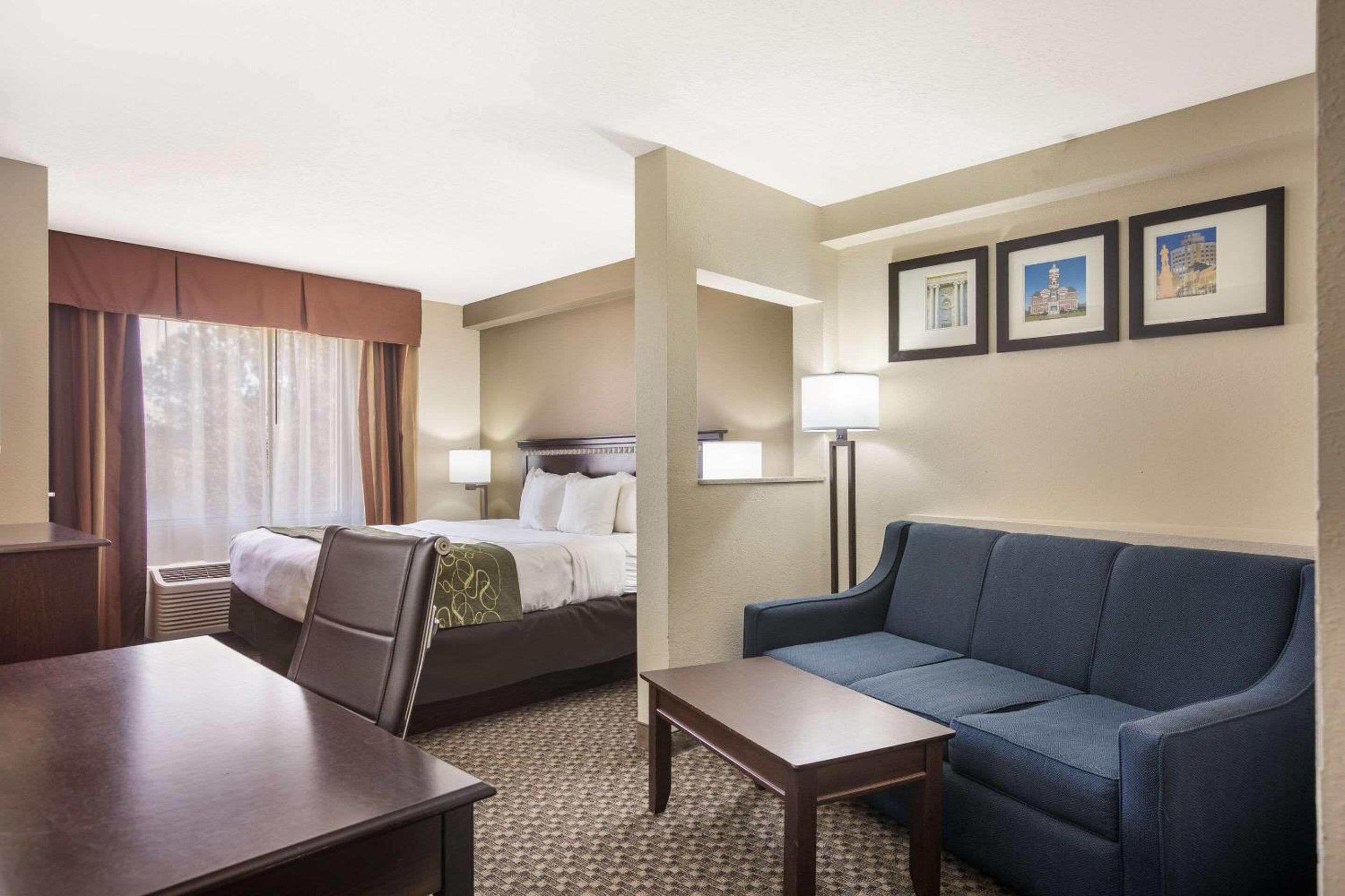 King Suite - Non-Smoking - Photo 2