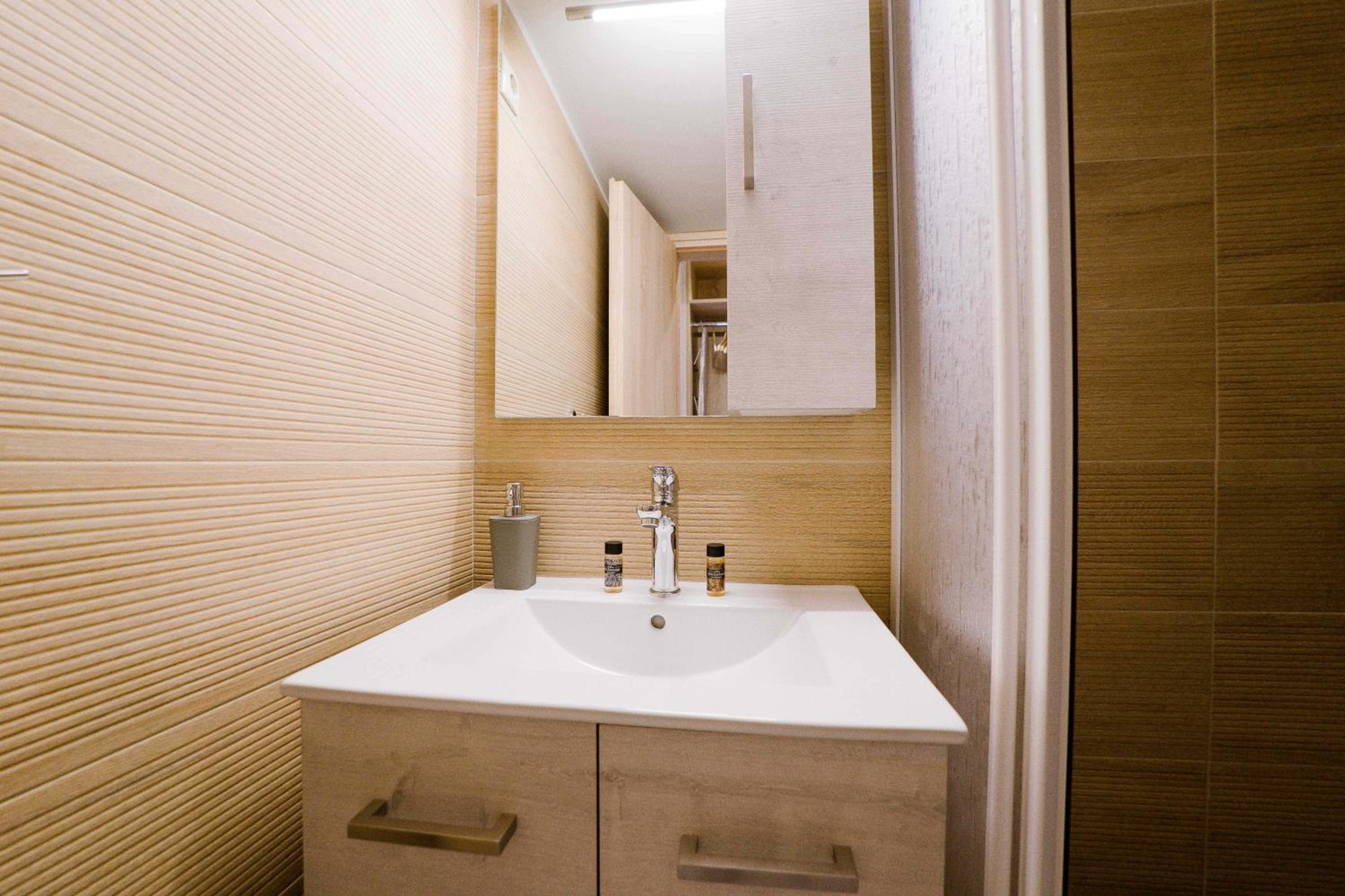 One-Bedroom Apartment - Photo 3