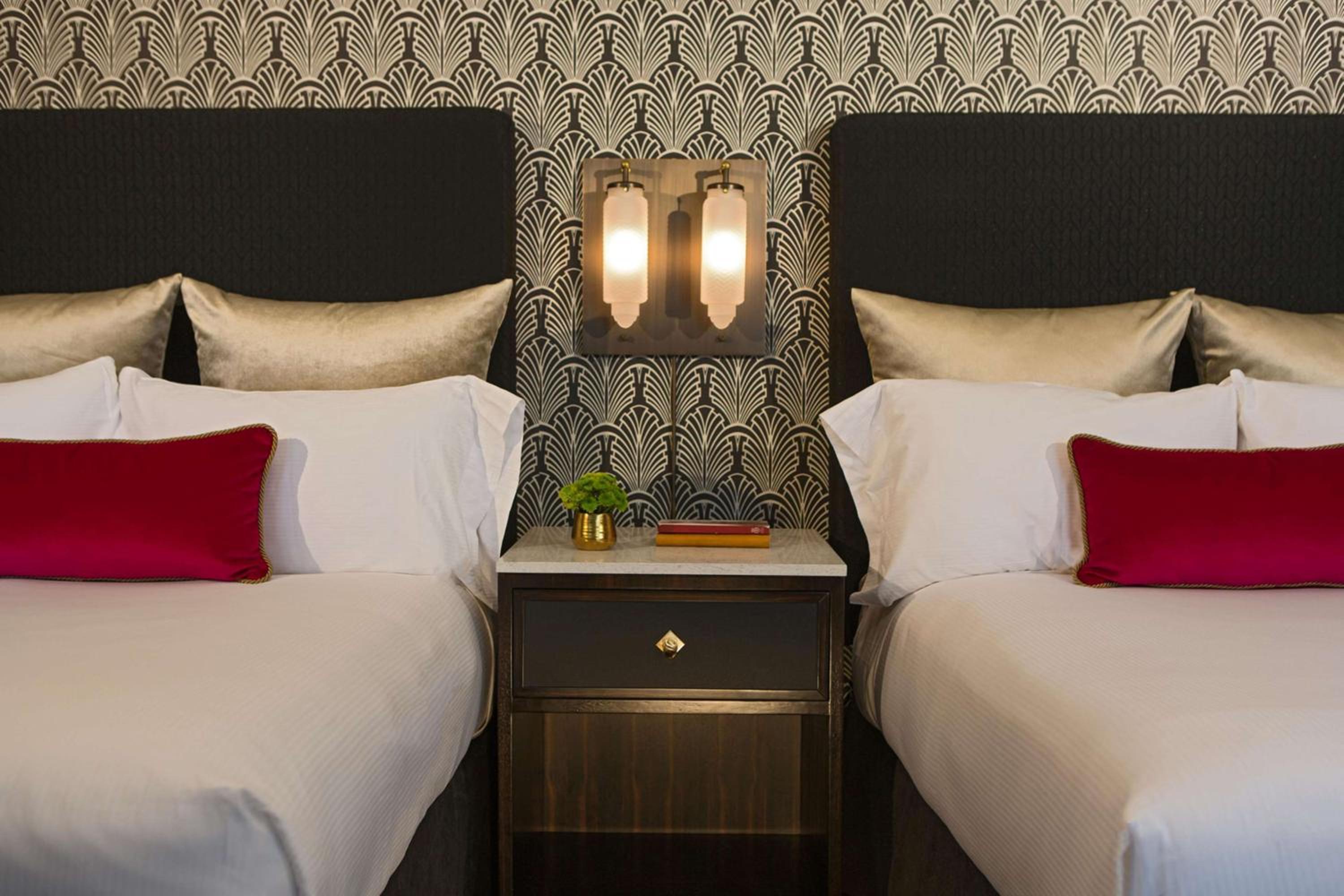 Deluxe Room with Two Double Beds - Photo 1
