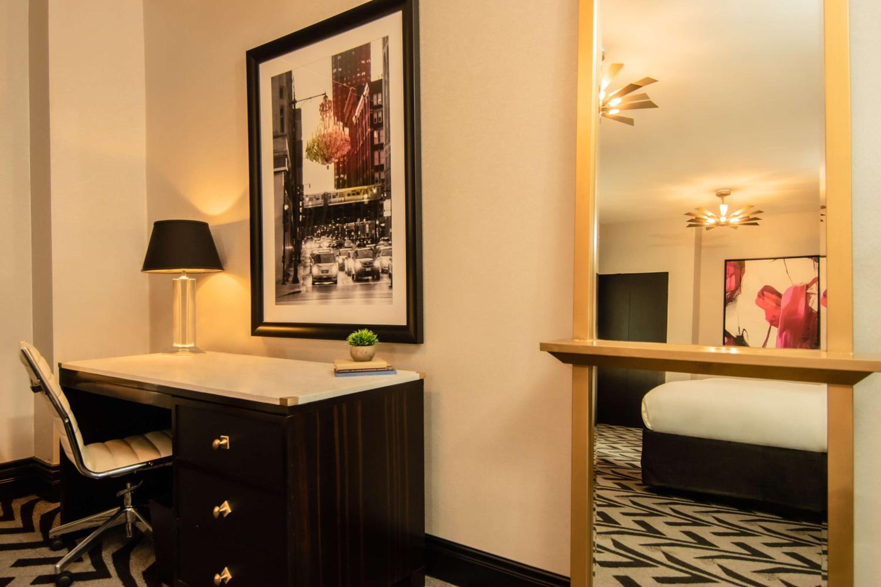 Deluxe Room with Two Double Beds - Photo 5