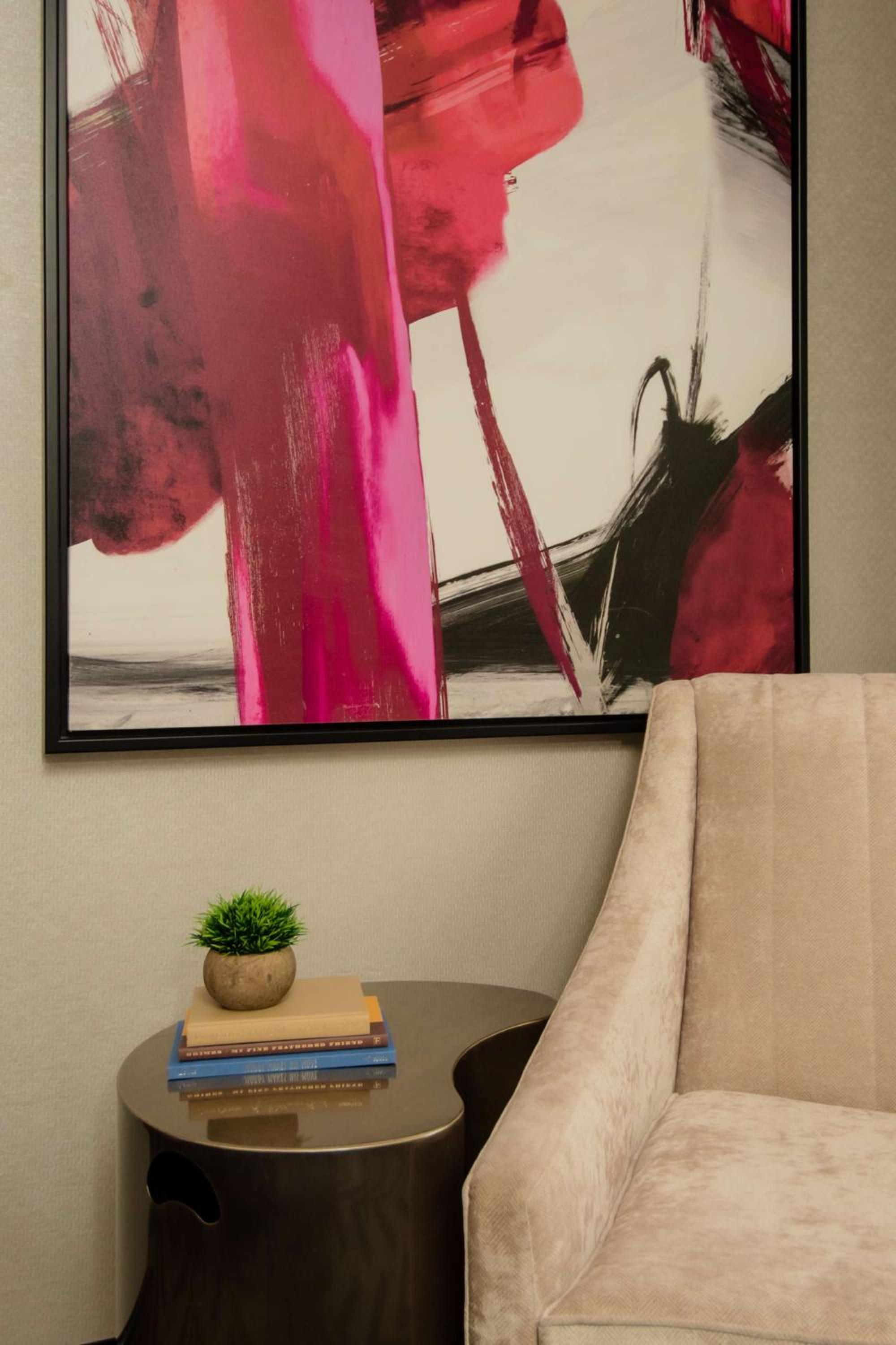 Deluxe Queen Room - Photo 4
