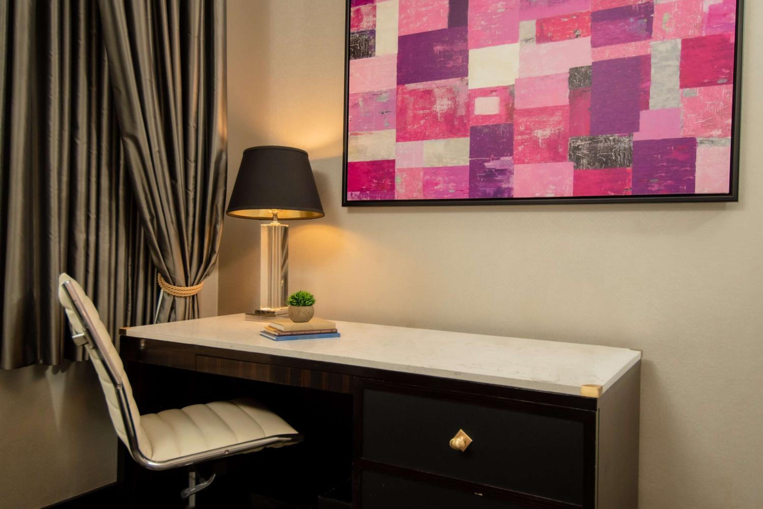 Deluxe King Room - Photo 4