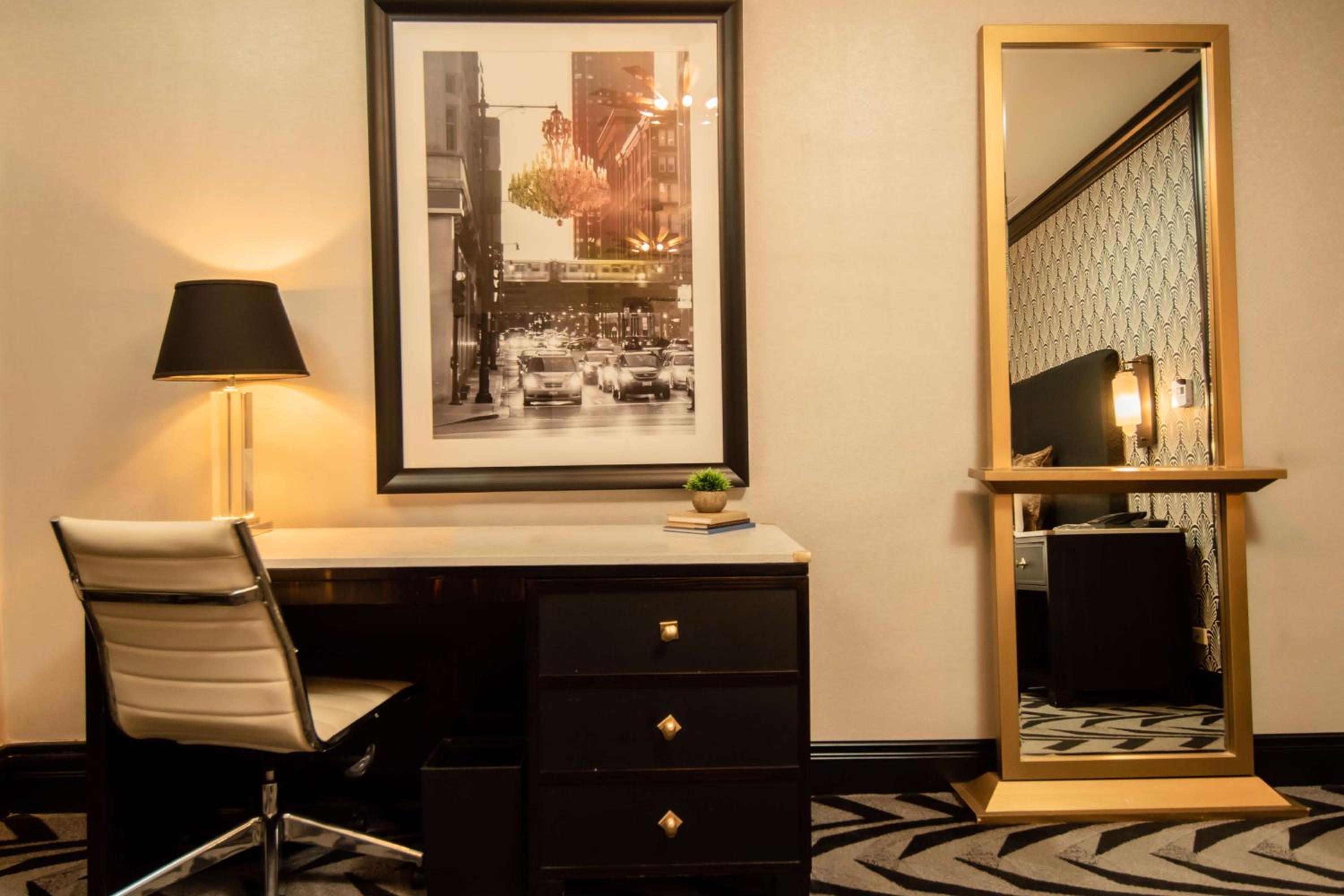 Deluxe Room with Two Double Beds - Photo 4