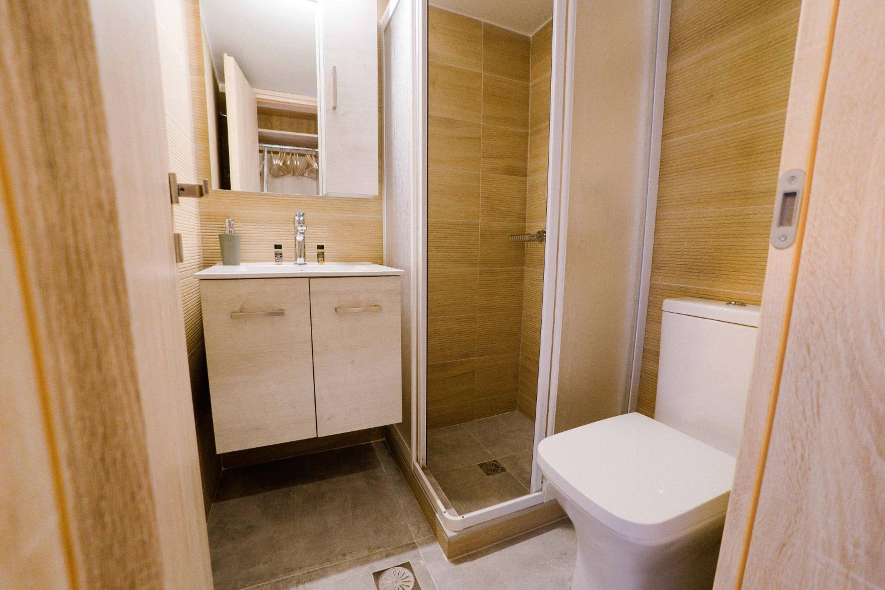 One-Bedroom Apartment - Photo 2