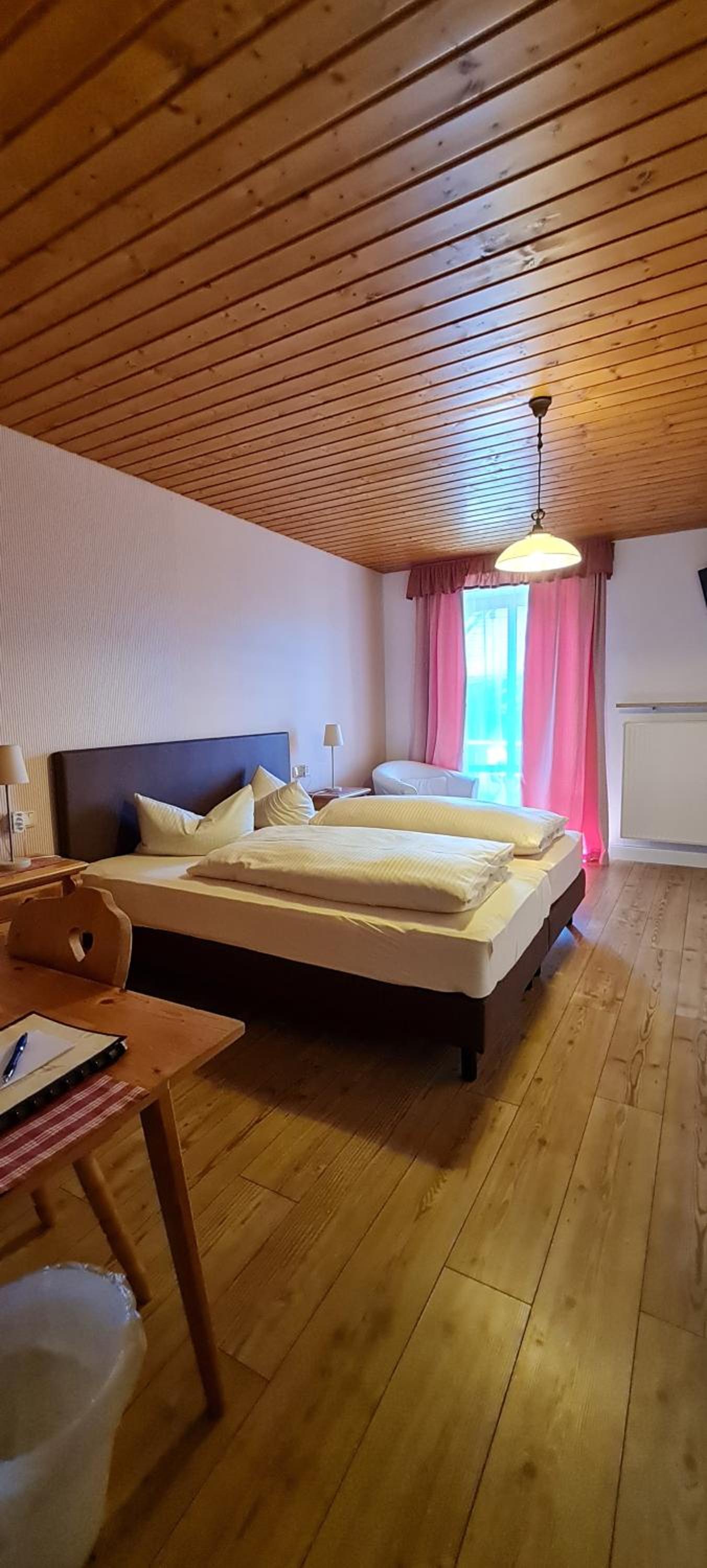 Twin Room with Balcony - Photo 3