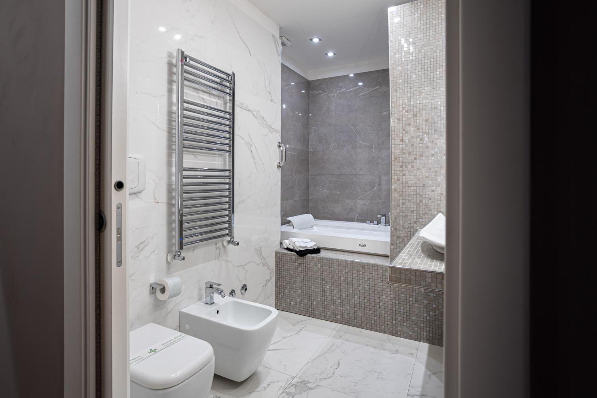 Deluxe Double Room with Spa Bath  photo 2