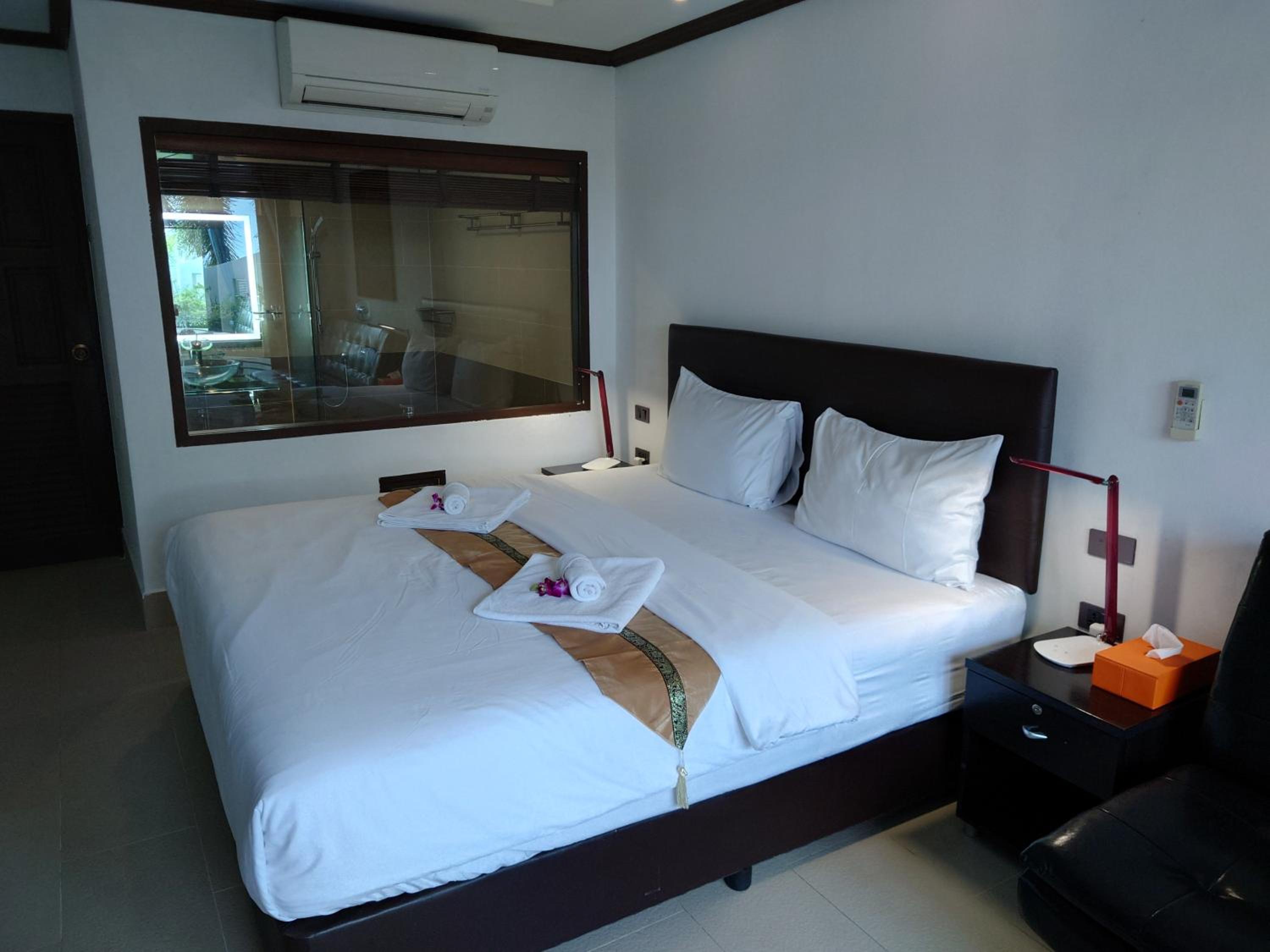 Deluxe Double Room with Bath