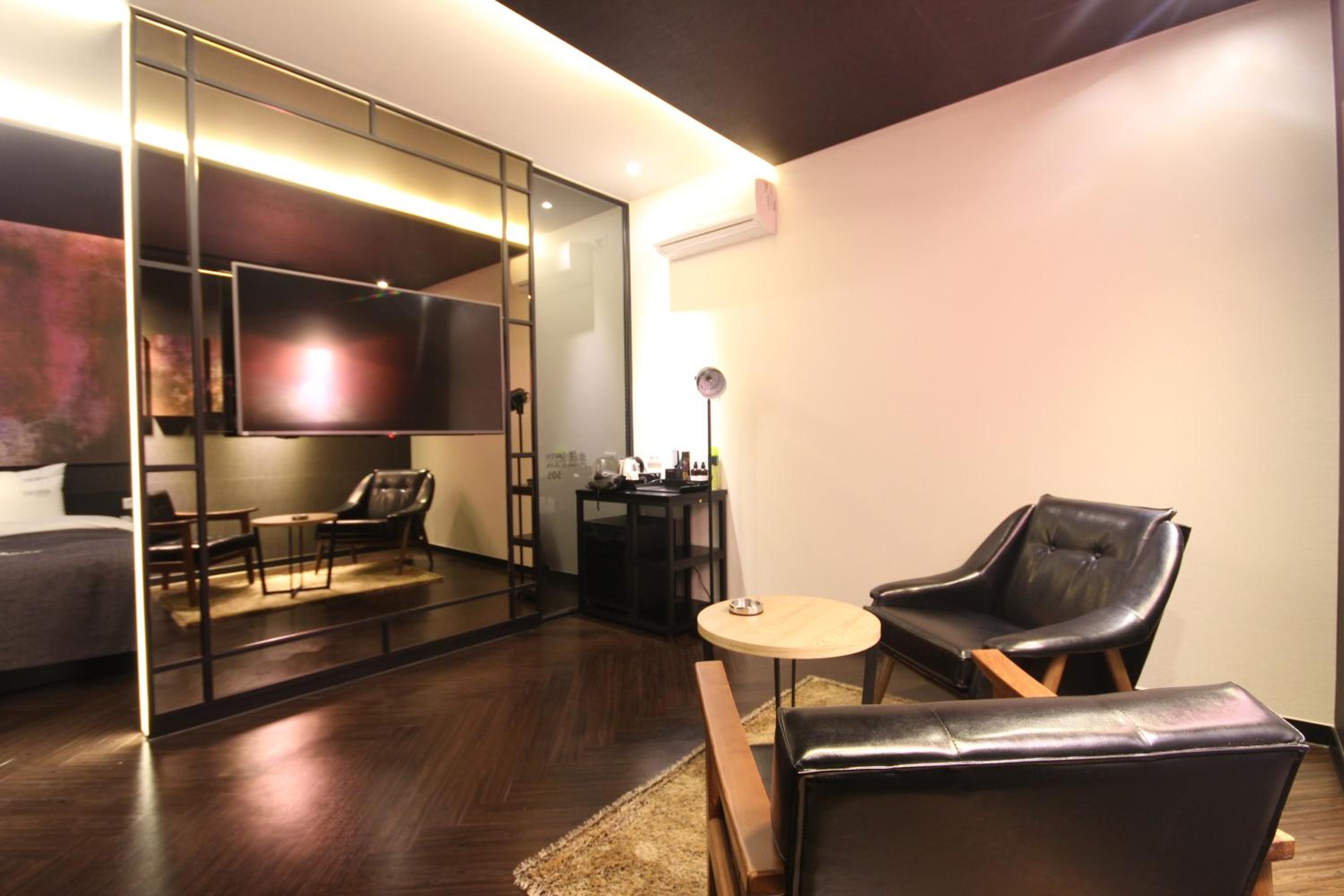 Family Twin Room - Photo 10