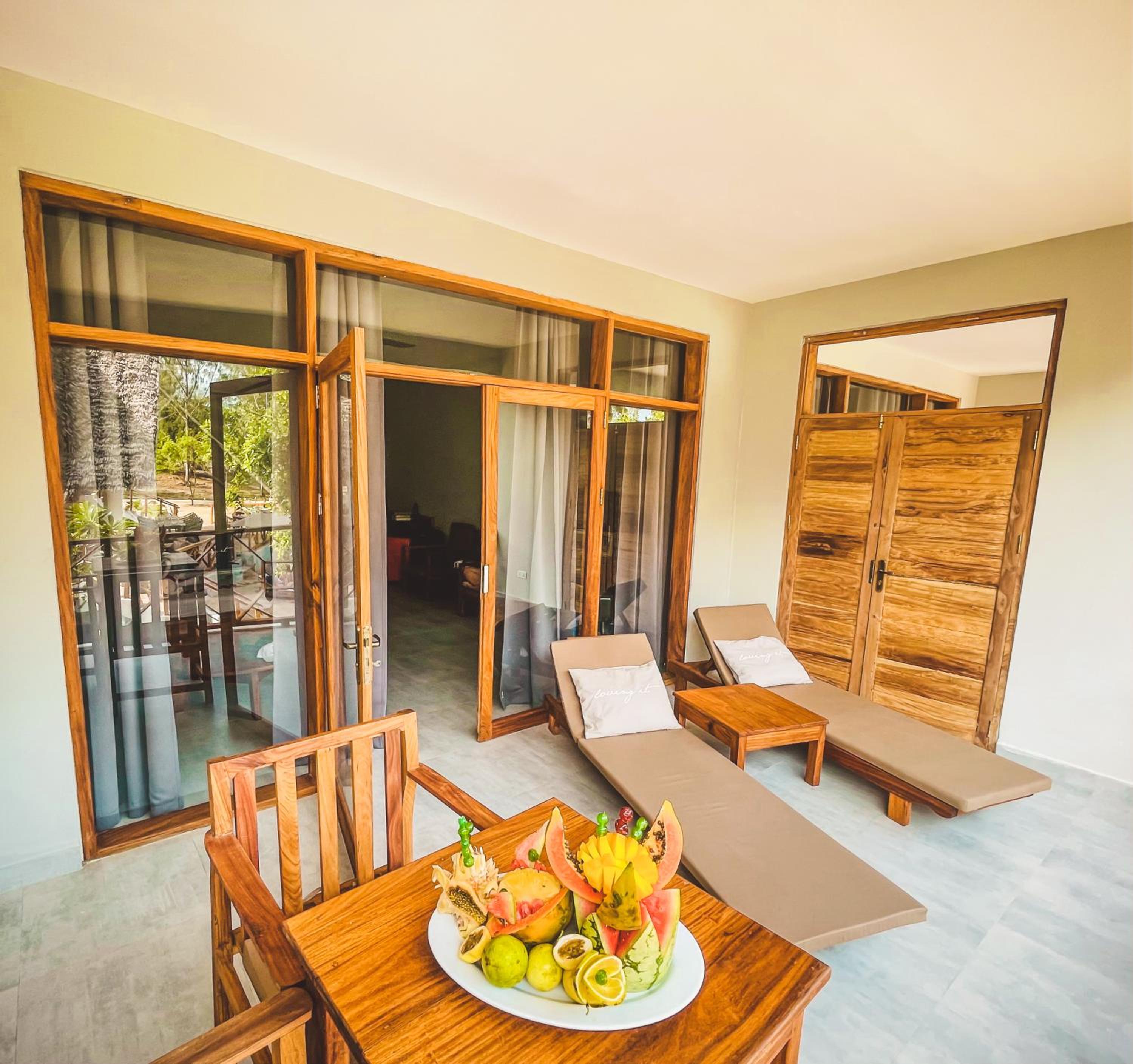 Deluxe Double Room with Balcony - Photo 13