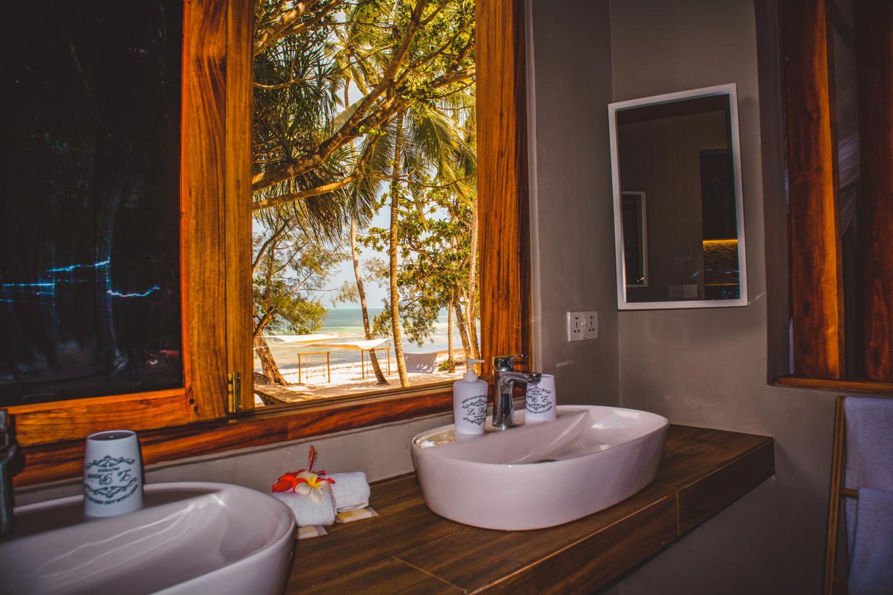 Deluxe Double Room with Balcony  and Partial Sea View