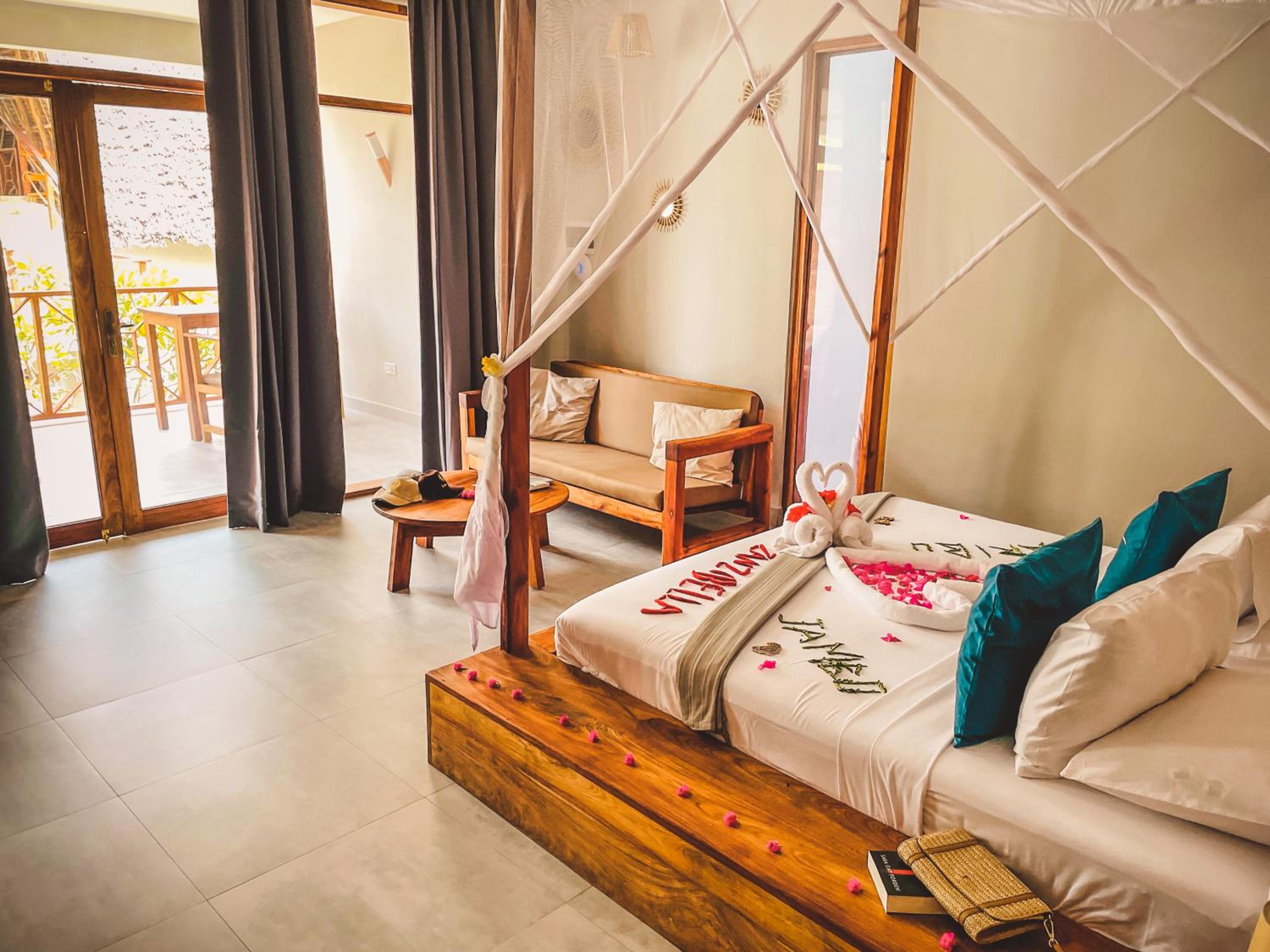 Deluxe Double Room with Balcony - Photo 14