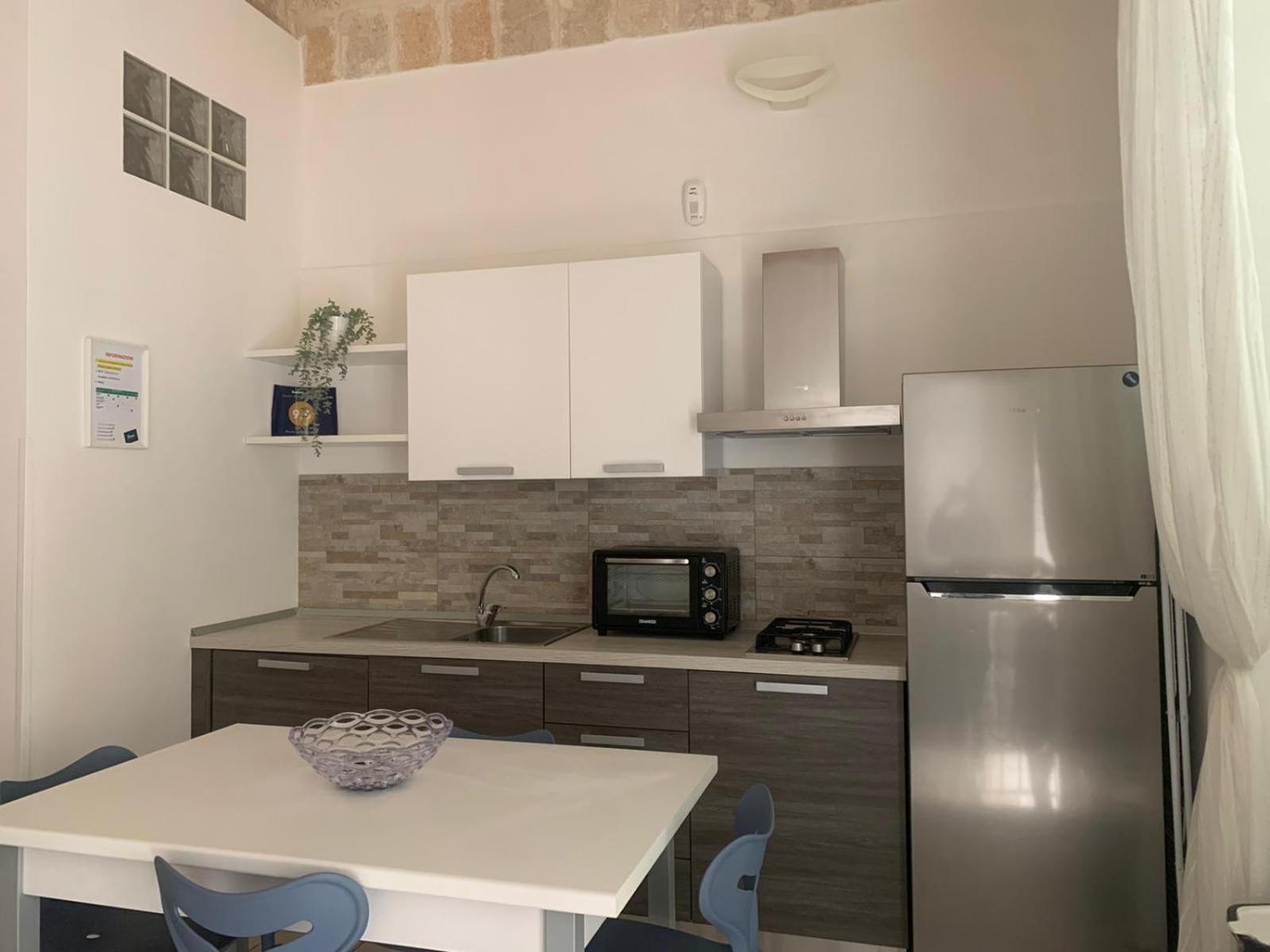 One-Bedroom Apartment with Window
