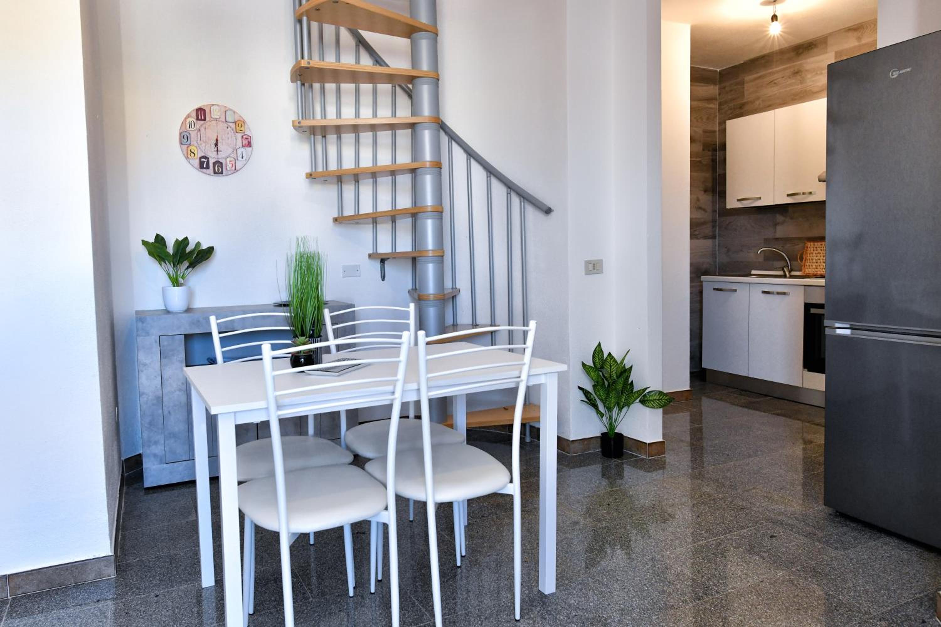 Apartment with Sea View - Photo 7