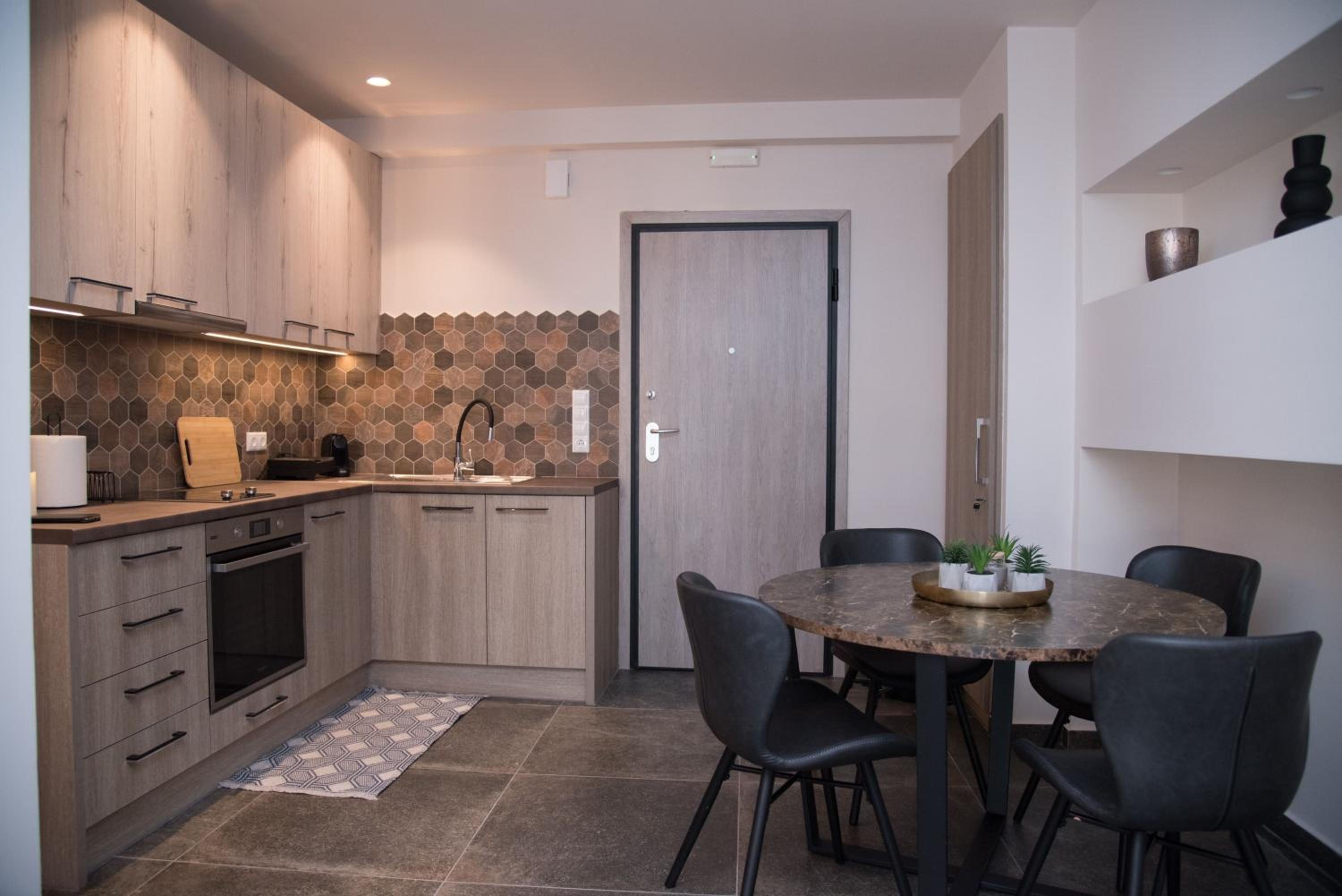 One-Bedroom Apartment - Photo 5