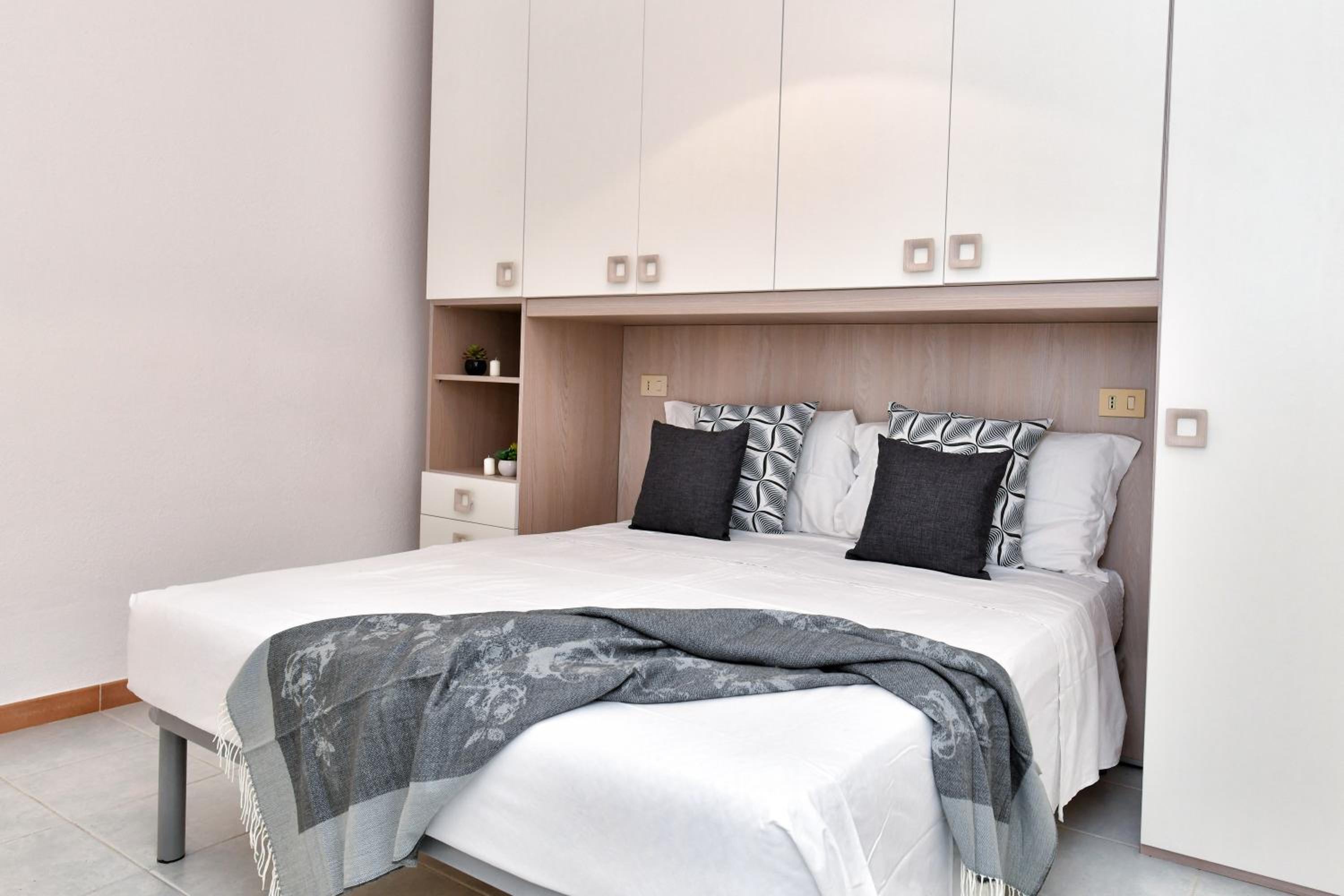 Apartment with Sea View - Photo 18