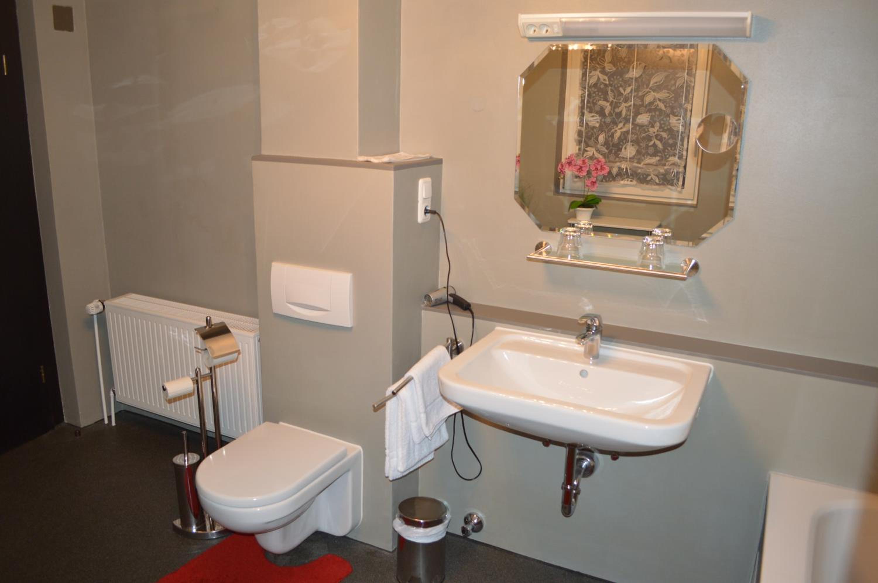 Double Room - Photo 8