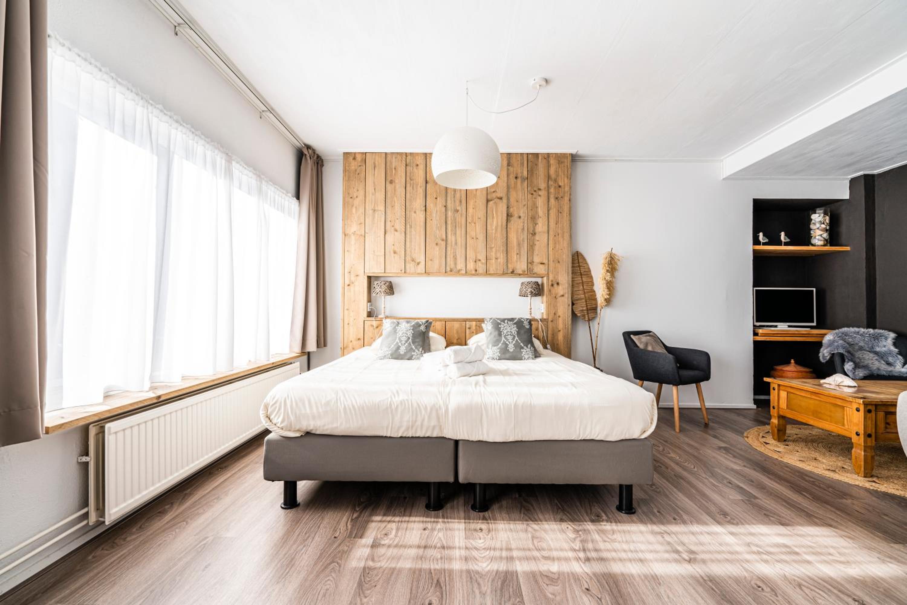 Studio Apartment photo 2