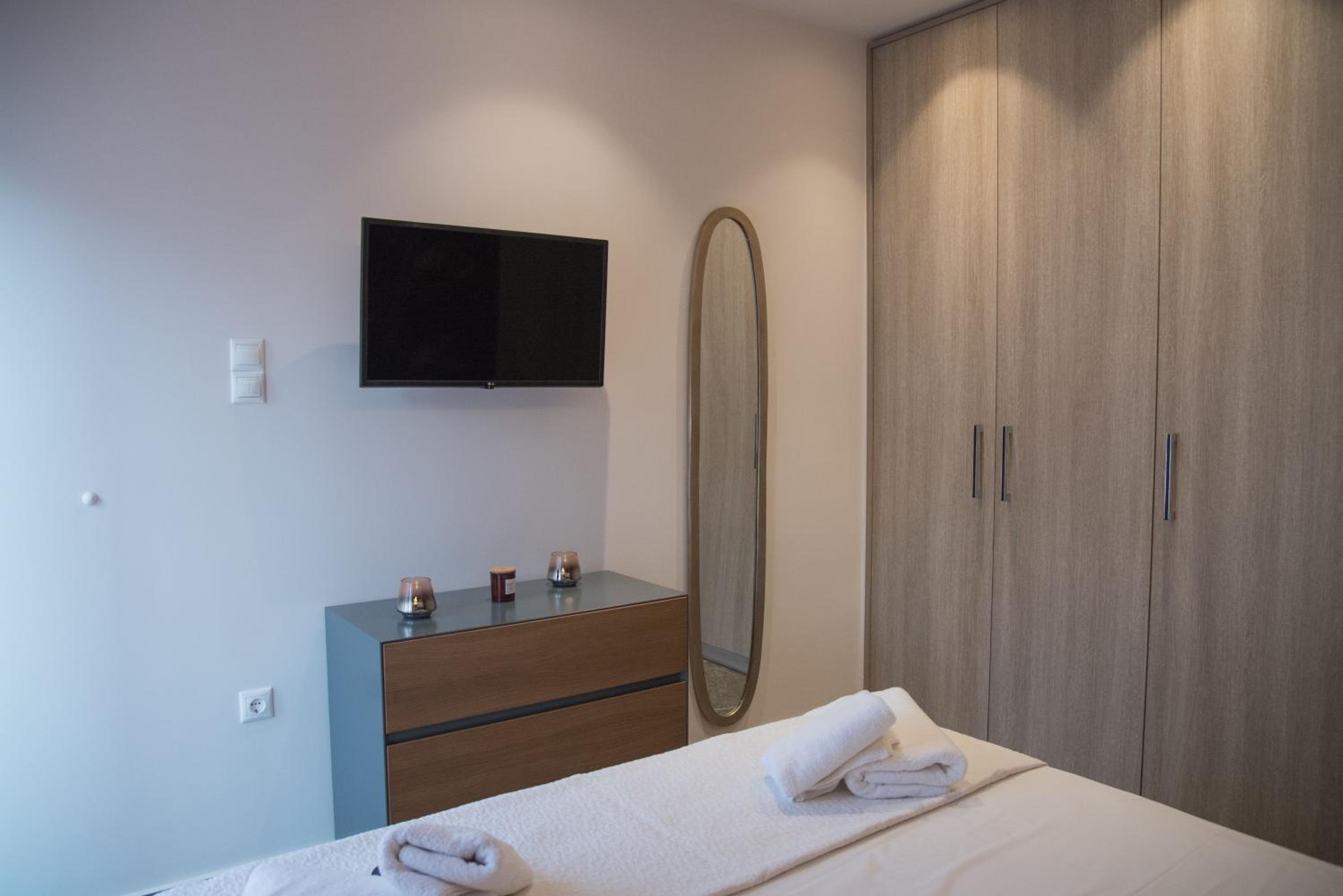 One-Bedroom Apartment - Photo 7