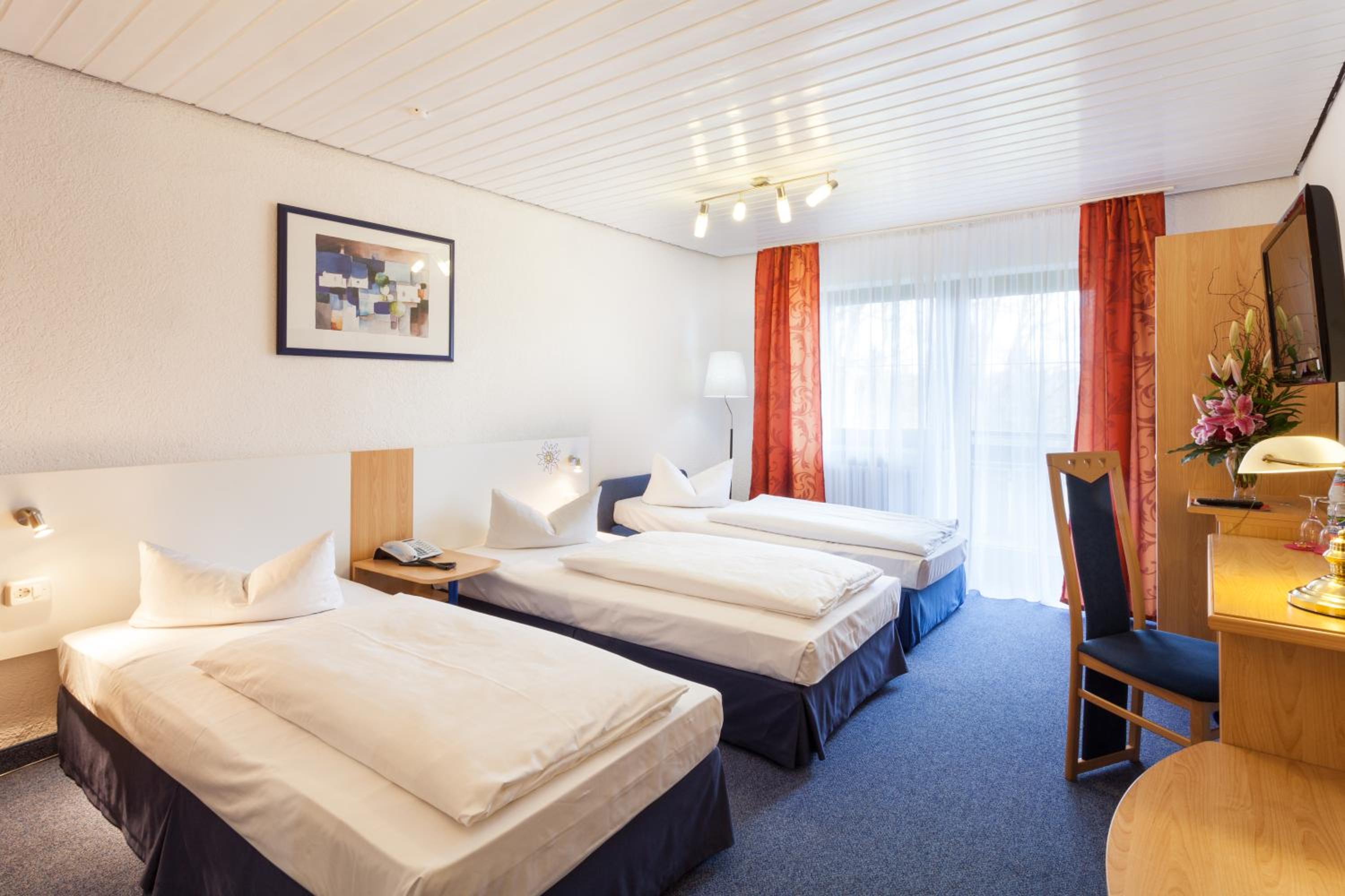 Double Room with Extra Bed photo 1