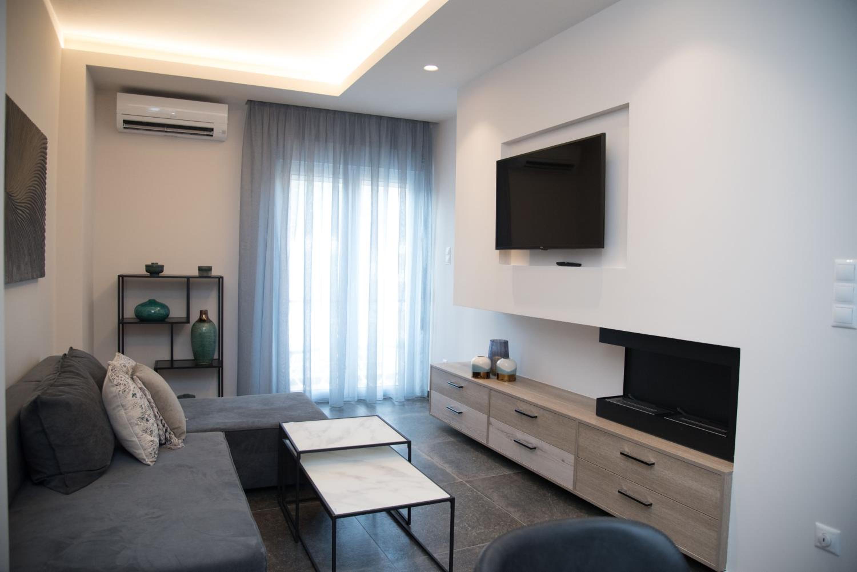 One-Bedroom Apartment - Photo 1