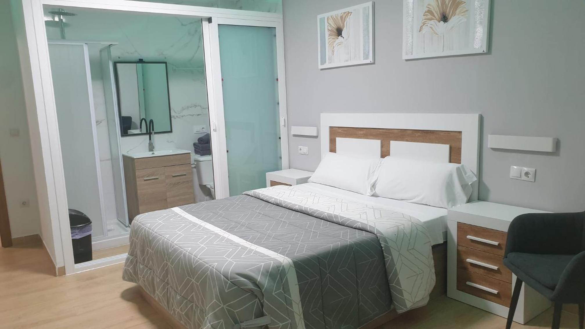 Double Room with Private Bathroom photo 3