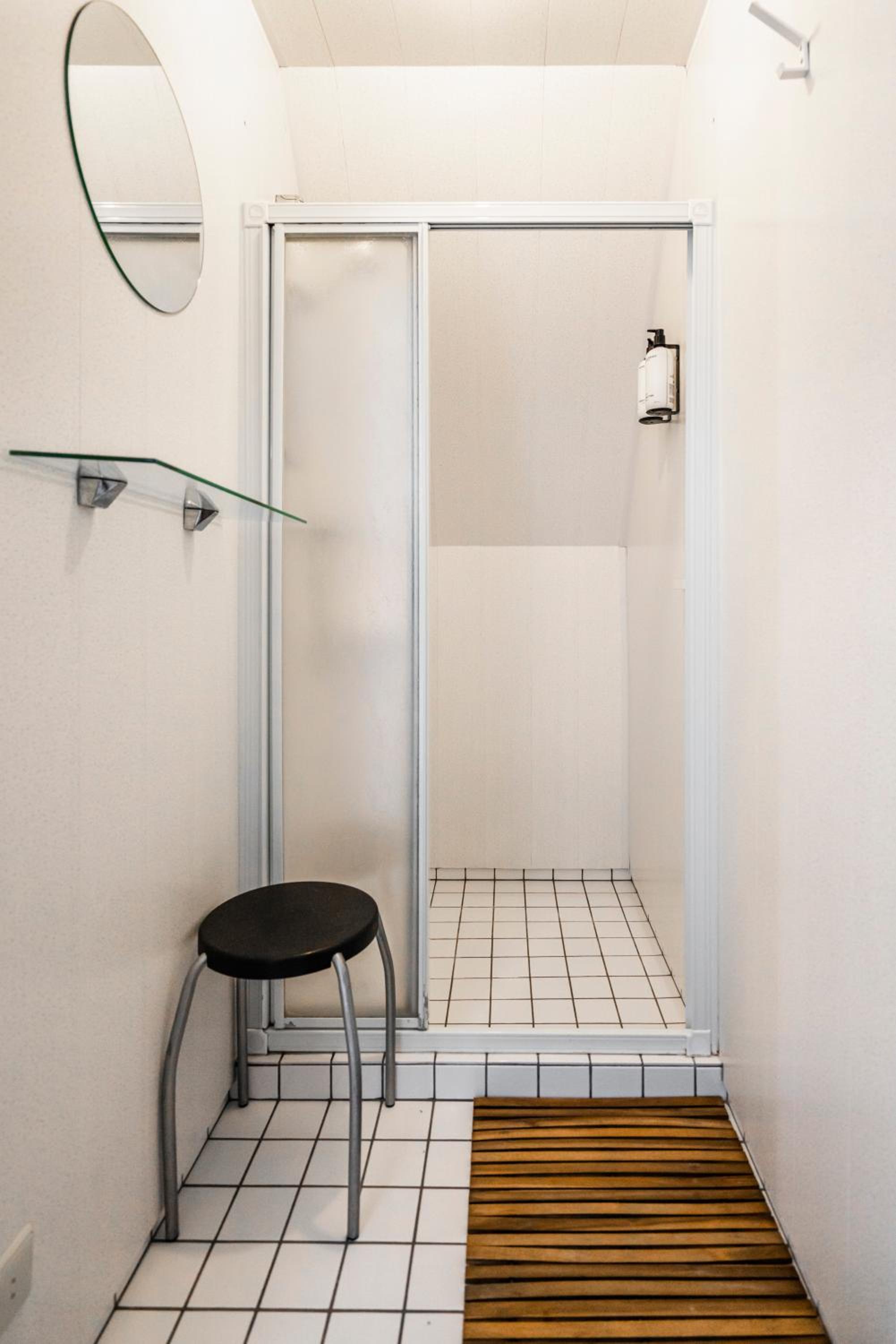 Basic Single Room with External Private Bathroom photo 3