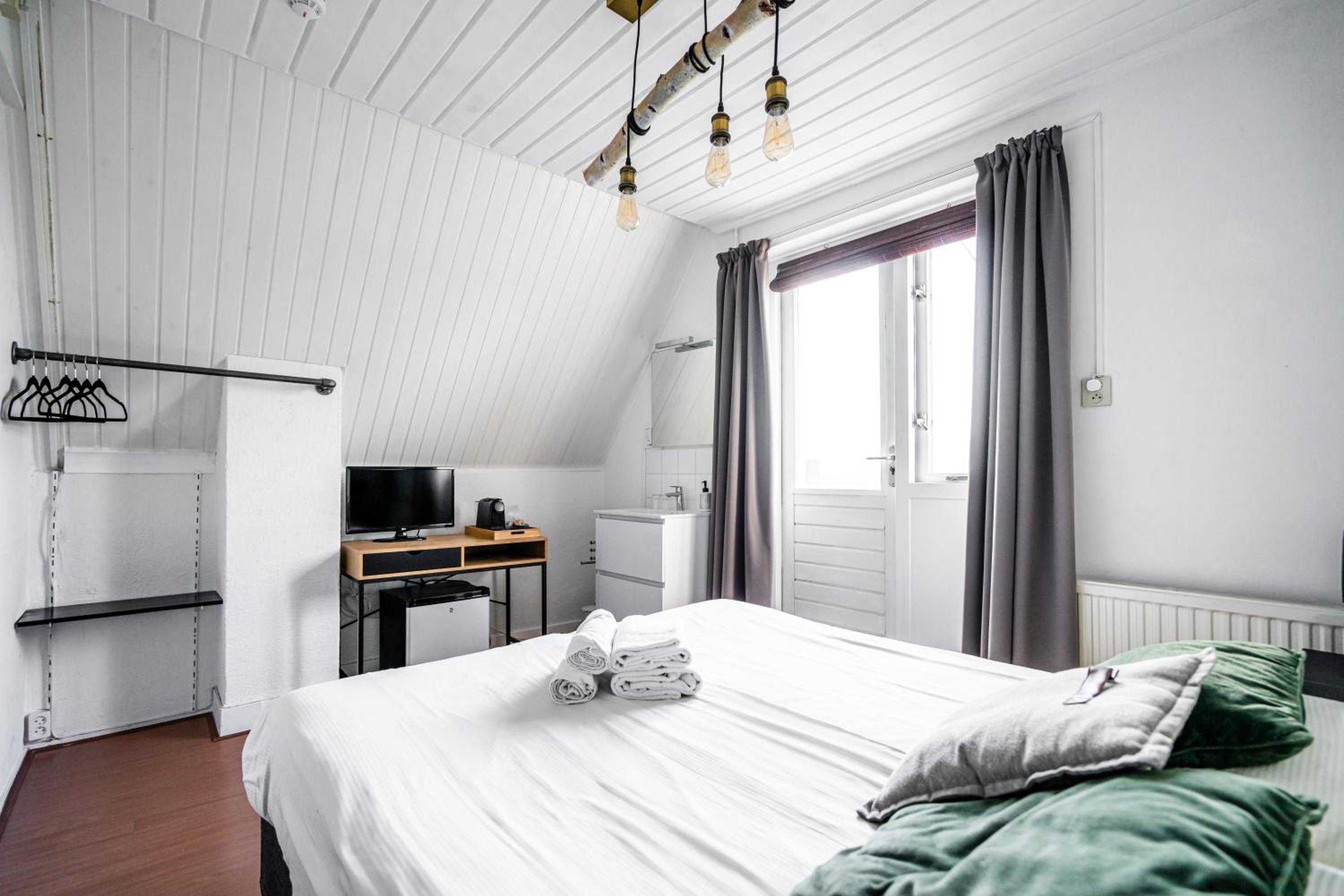 Double Room with Private External Bathroom and Balcony photo 2