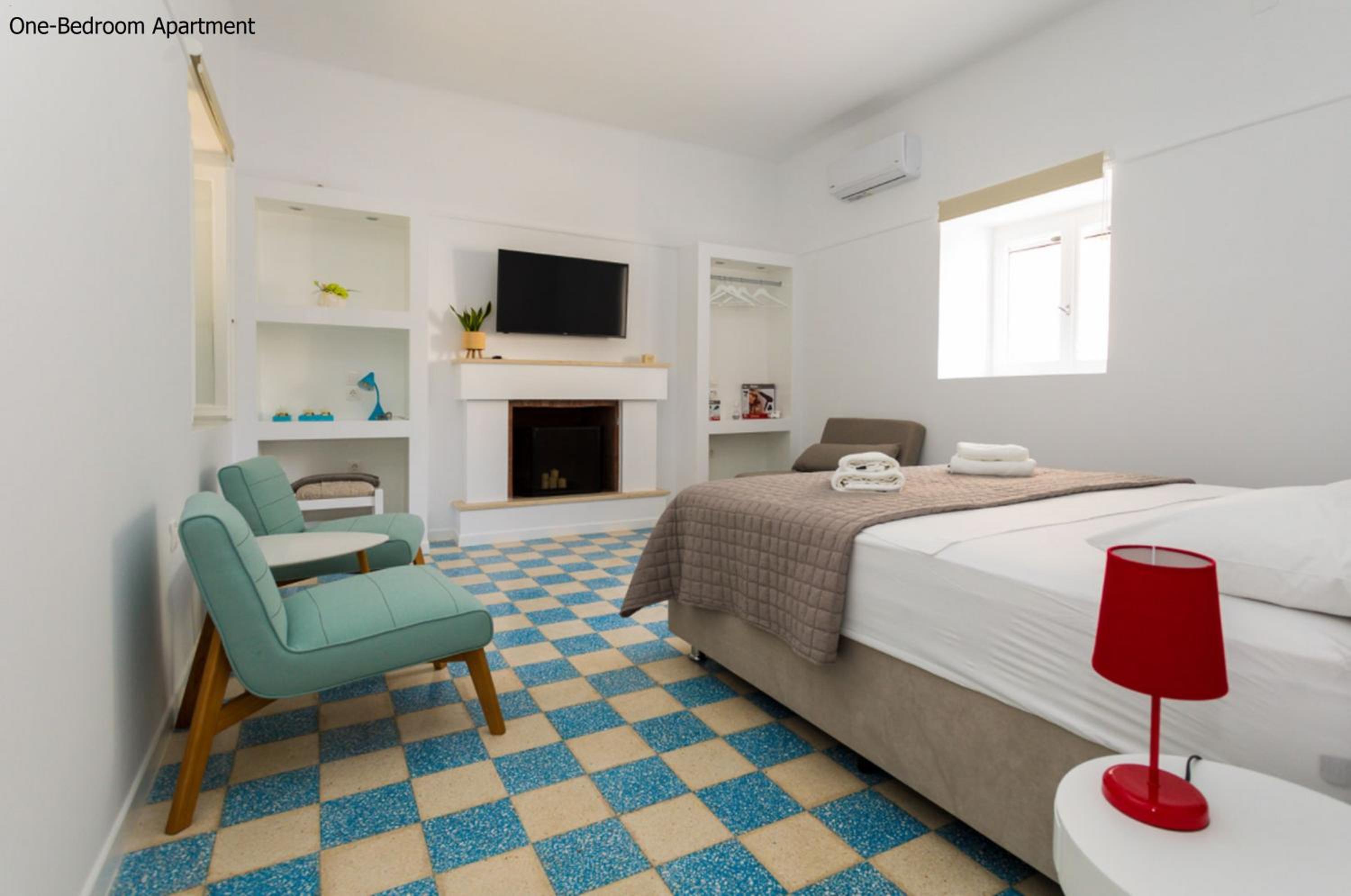 One-Bedroom Apartment - Photo 12