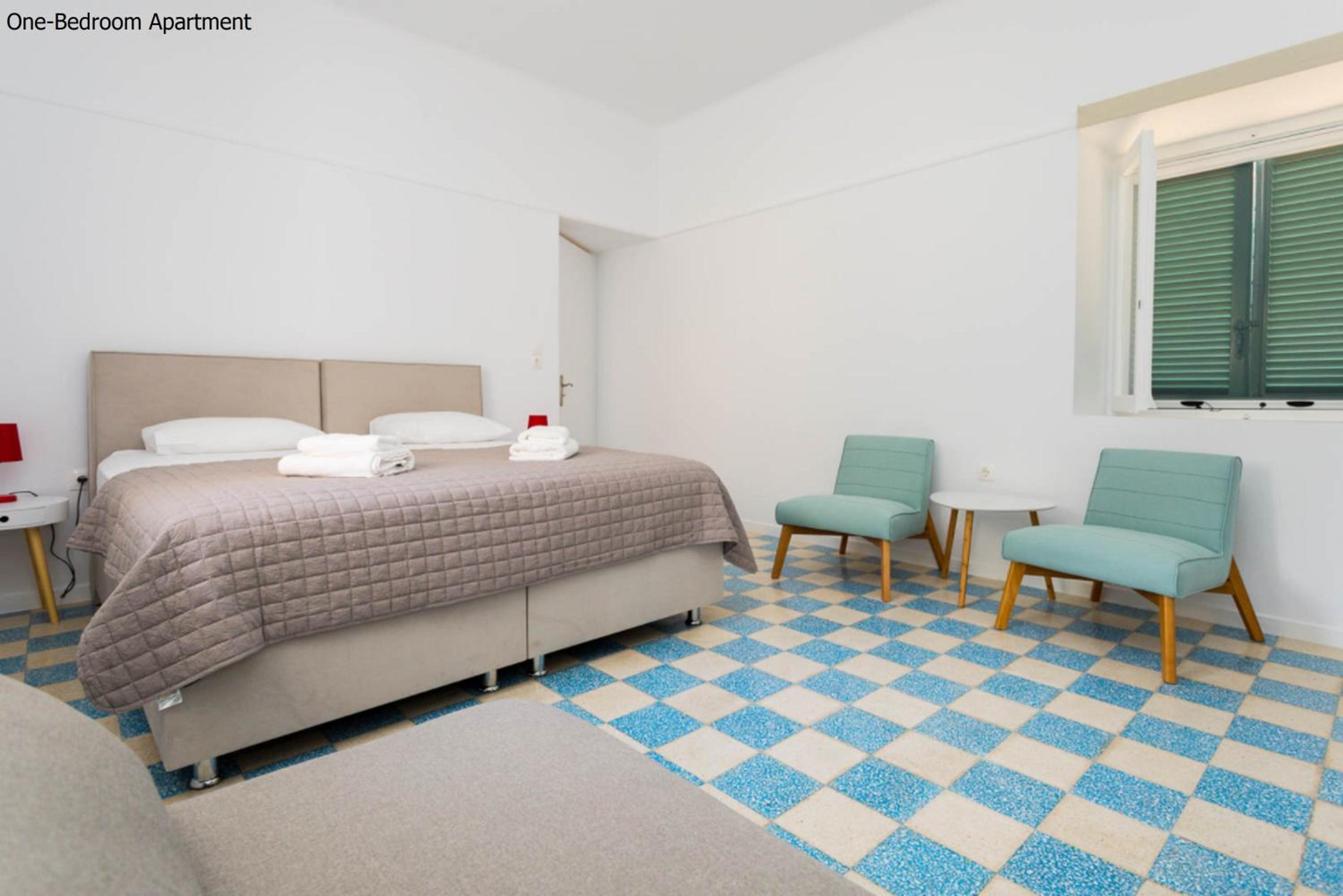 One-Bedroom Apartment - Photo 10