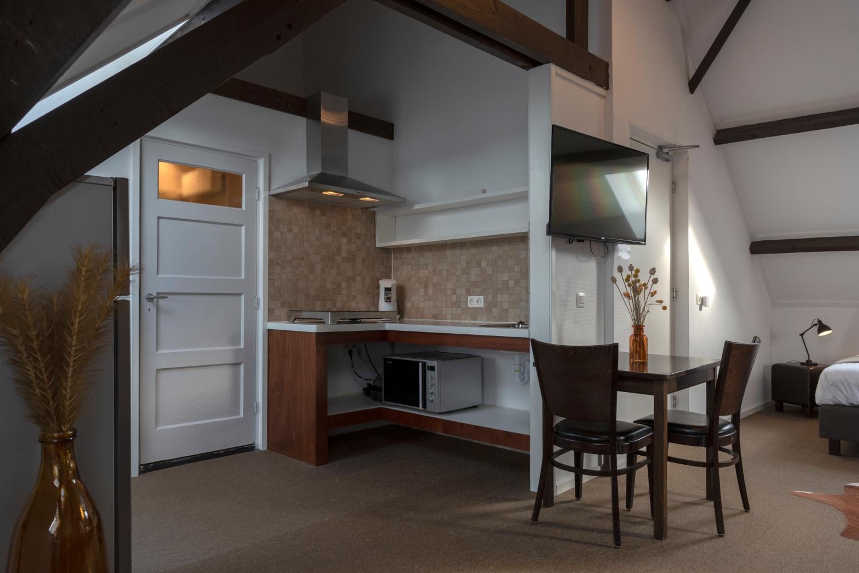 Large Twin Room - Photo 3