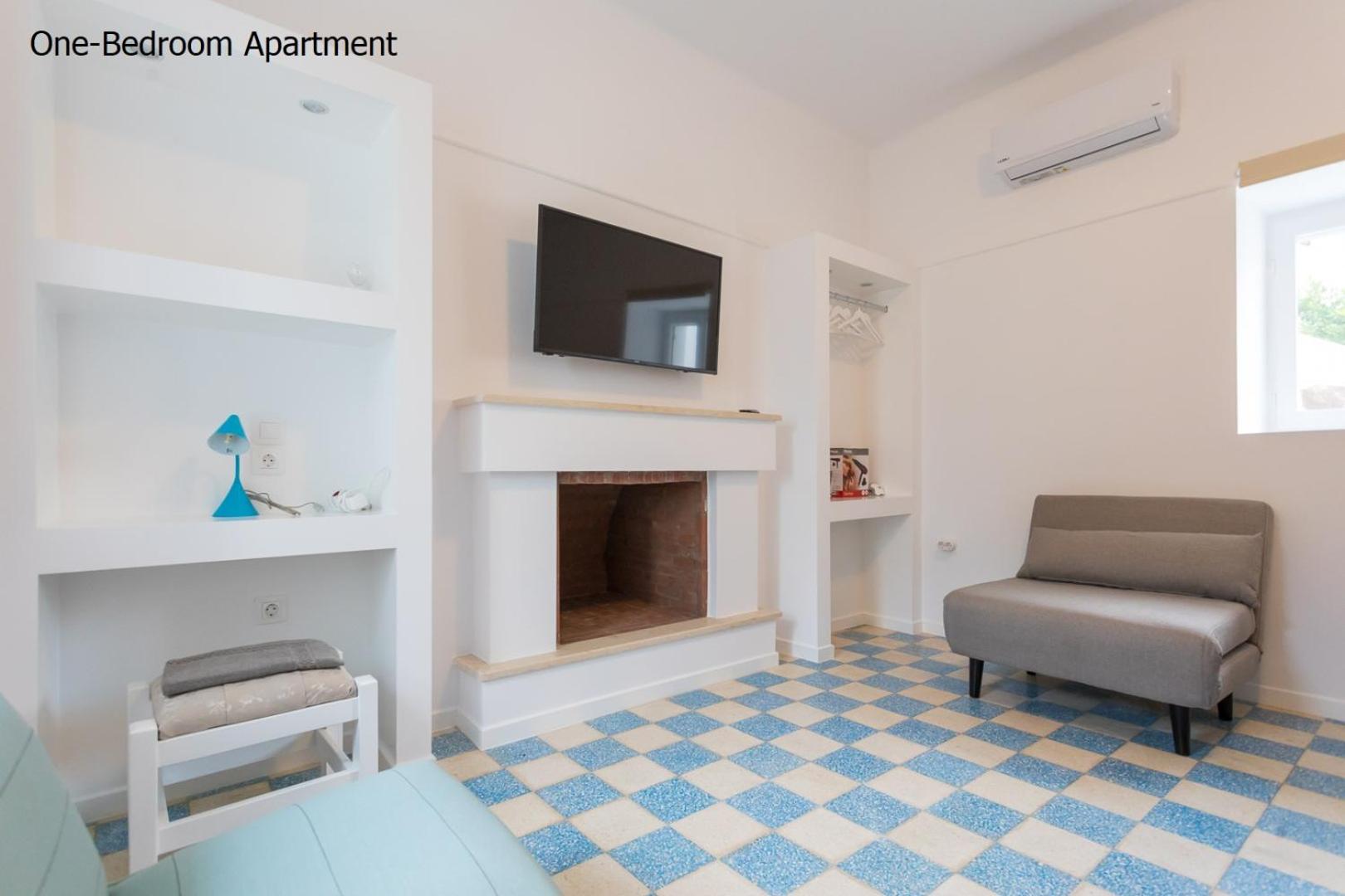 One-Bedroom Apartment - Photo 11